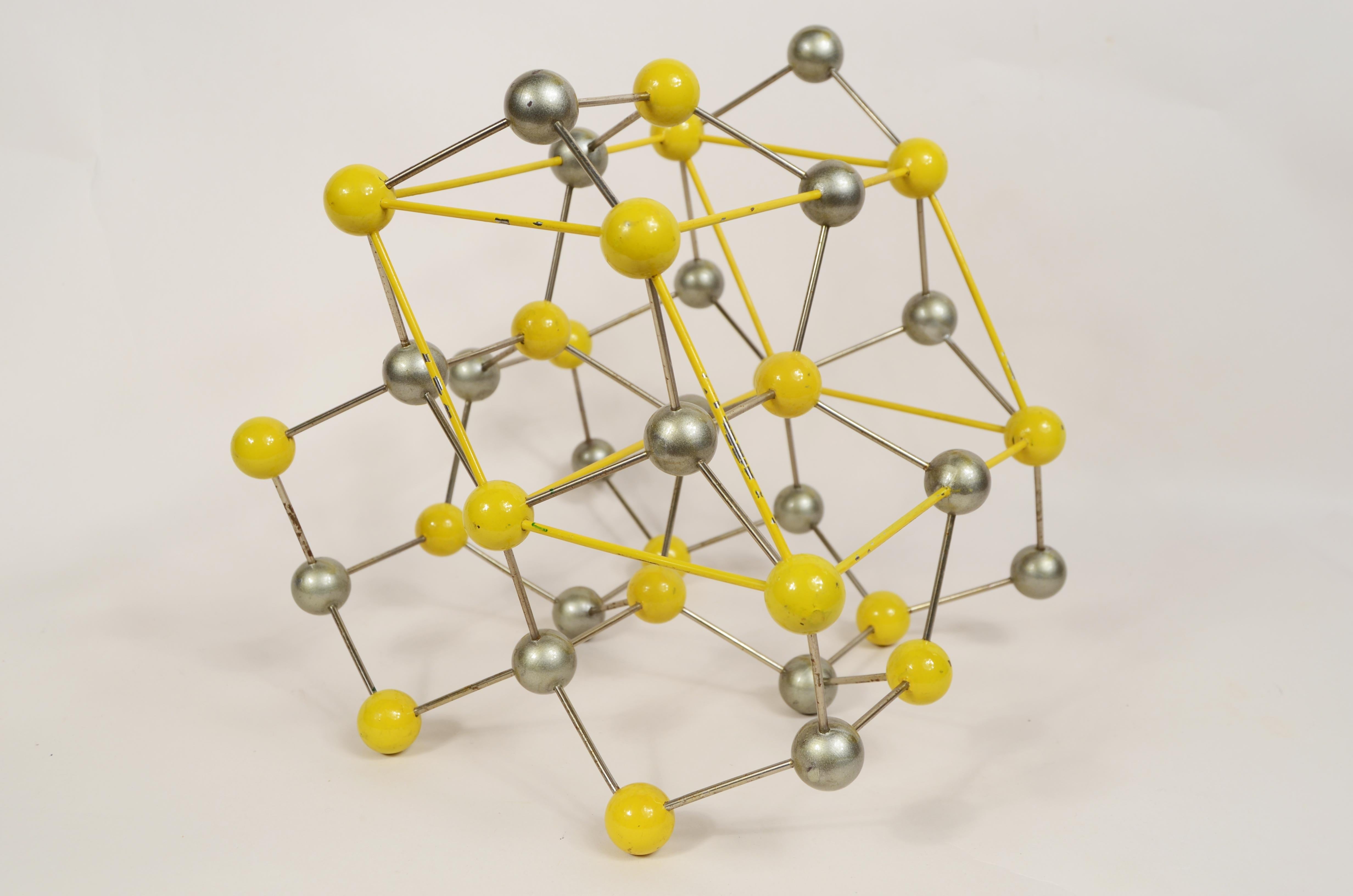 Didactic atomic structure of zinc-iron sulfide Czech production 1950s  In Good Condition For Sale In Milan, IT