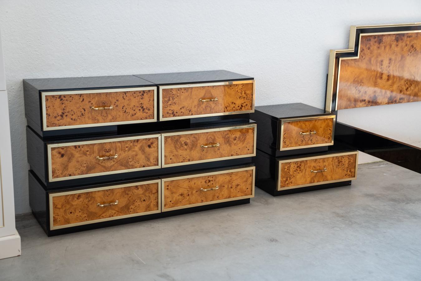Bed frame, chest of drawers and pair of bedside tables in 1970s briarwood	
Double bed frame, chest of drawers cabinet and 2 bedside tables 1970s. 	Burlwood and gold-painted aluminum frame.
	Bed size: H99 x W176 x D207
	Chest of drawers measurements: