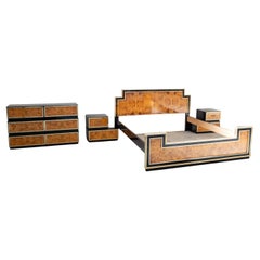 Cadre de lit, commode et paire de tables de chevet en bois de bruyère des années 1970	