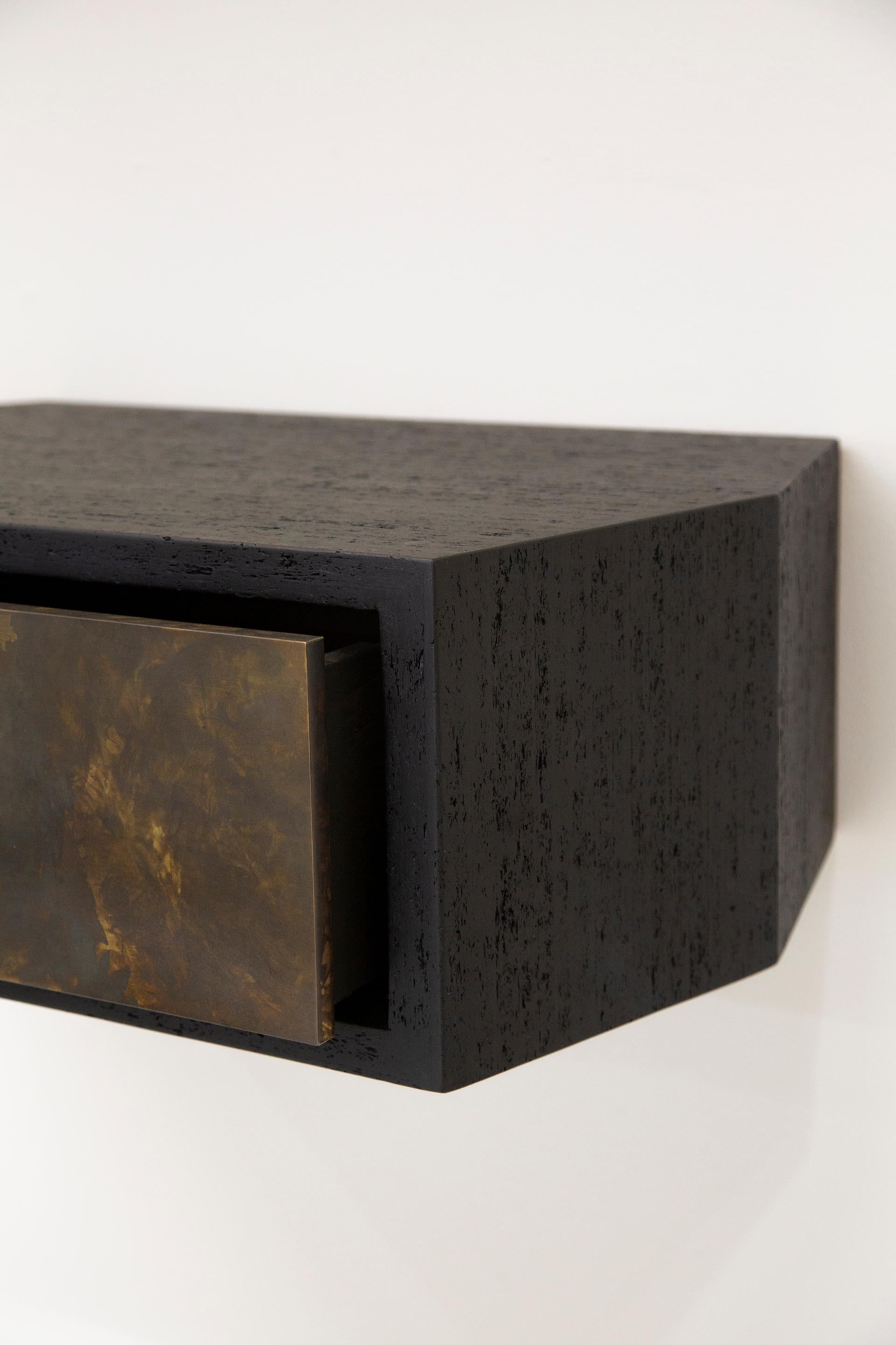 Struttura Mini Case Table en Maykume noir et tiroir en laiton fumé EN STOCK EN VENTE Neuf - En vente à Brooklyn, NY