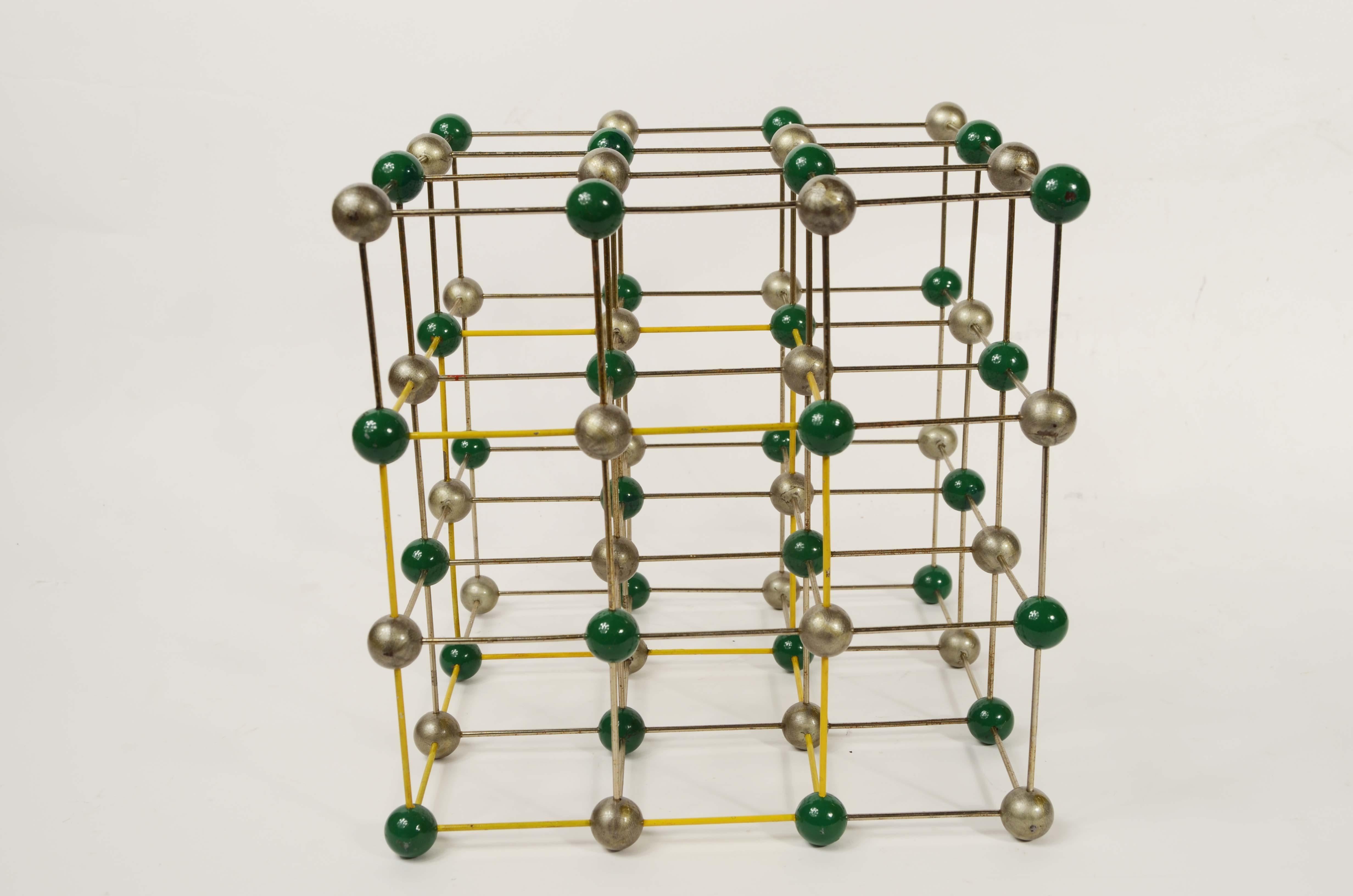 20th Century Struttura molecolare del sale cloruro di sodio (NaCl) ad uso didattico 1950 in vendita