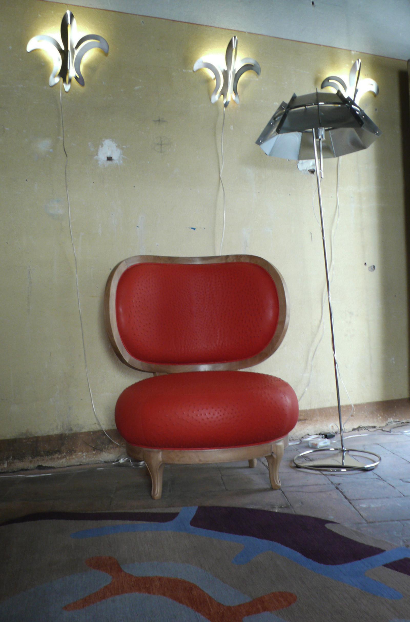 Moderne Fauteuil Struzza en cuir d'autruche, conçu par Nigel Coates  en vente