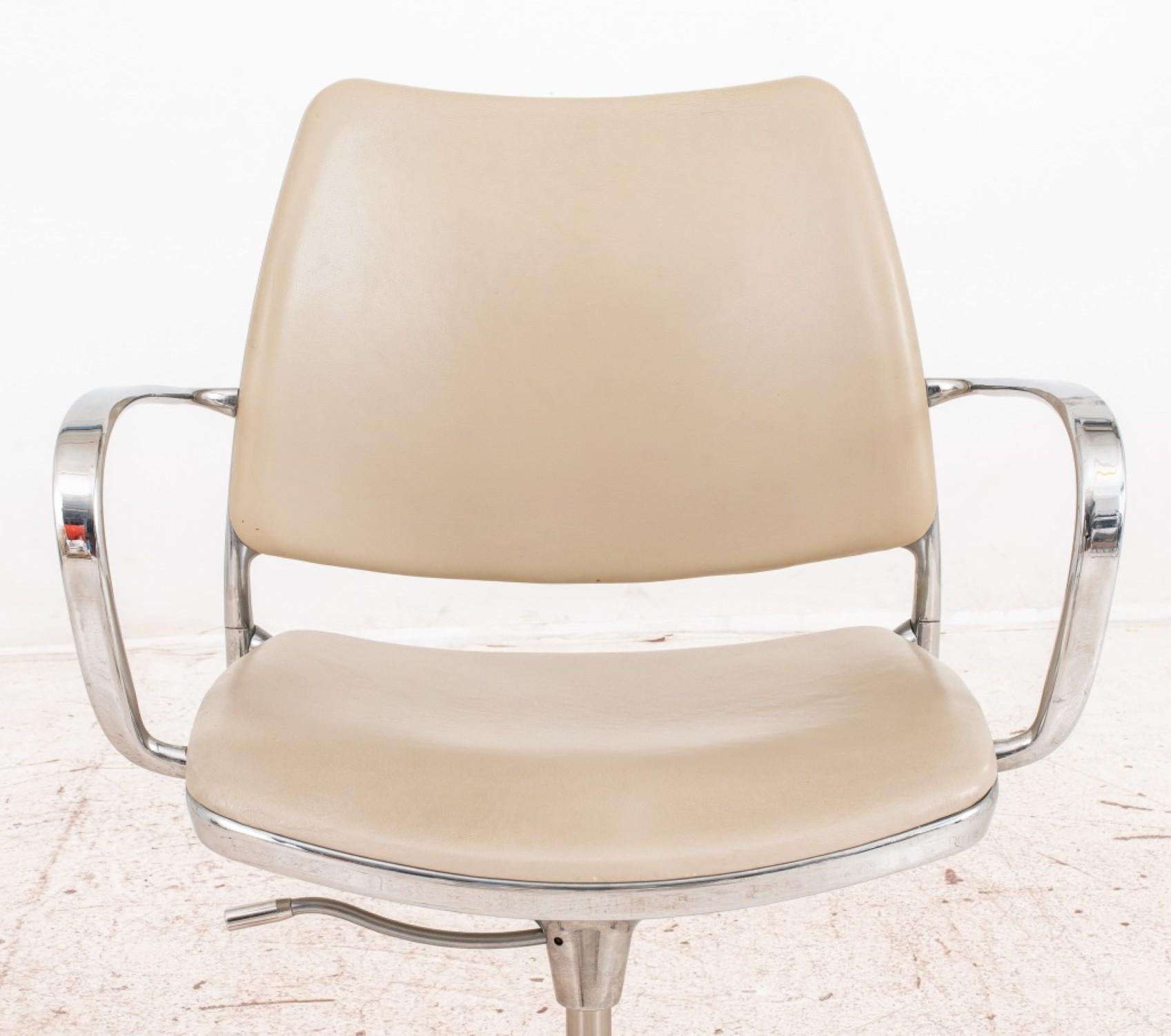 Stua Gas Spanish Modern Office Chair In Good Condition For Sale In New York, NY