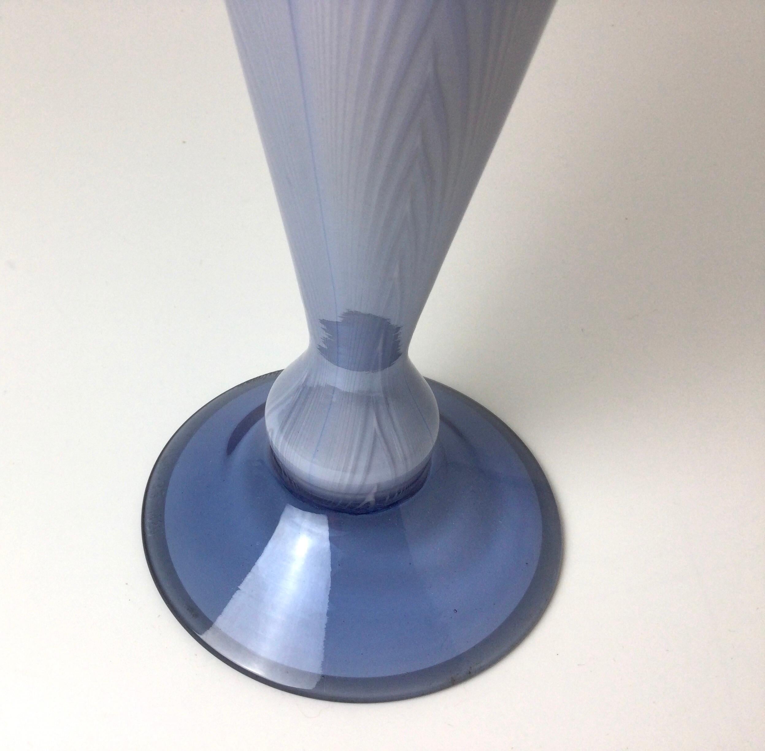 American Stuart Abelman Art Glass Pulled Feather Art Nouveau Tall Vase, 1980 For Sale