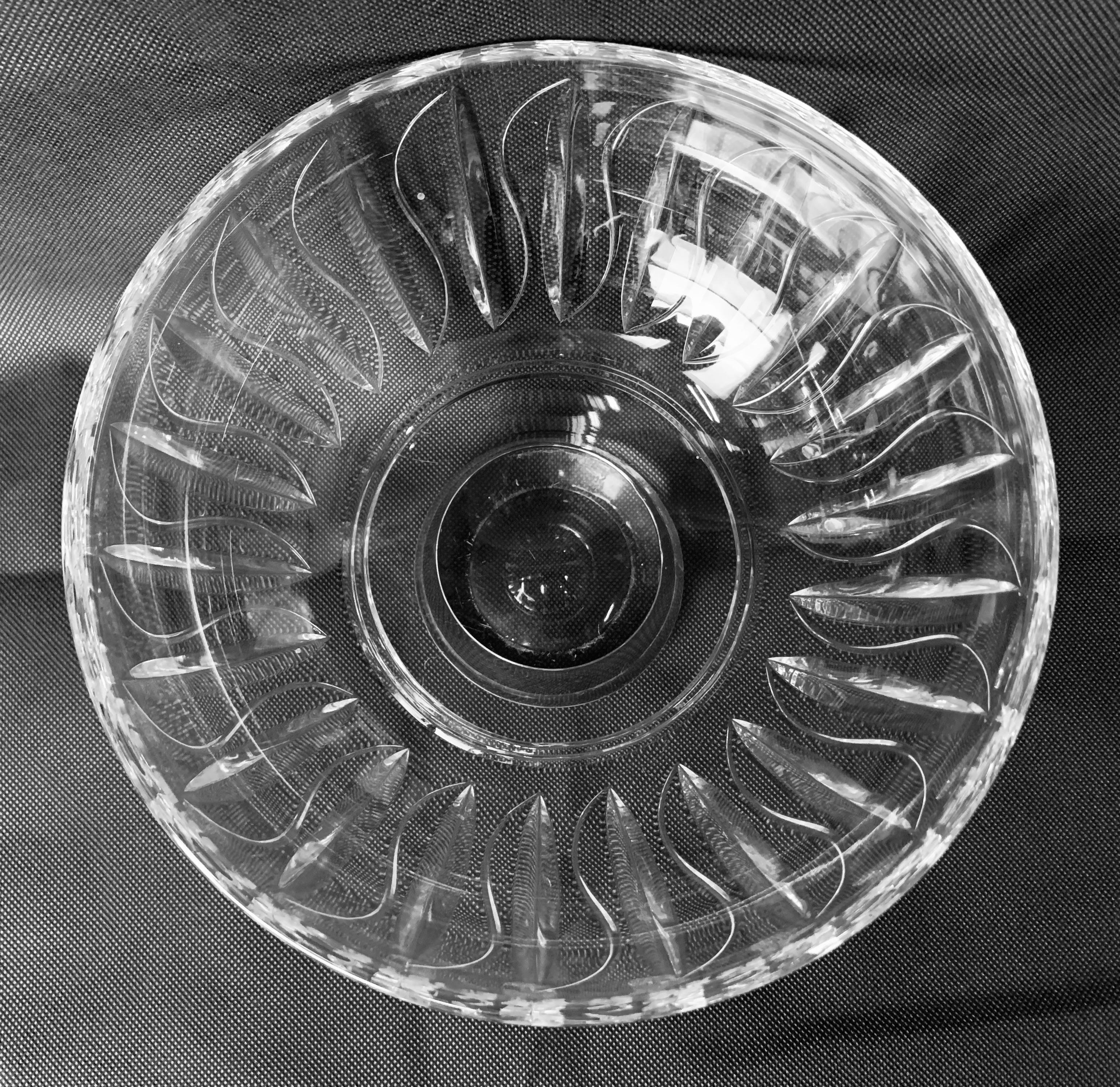 Fait main Bol en cristal taillé transparent Stuart Glass à motif Hamptonshire, Angleterre en vente