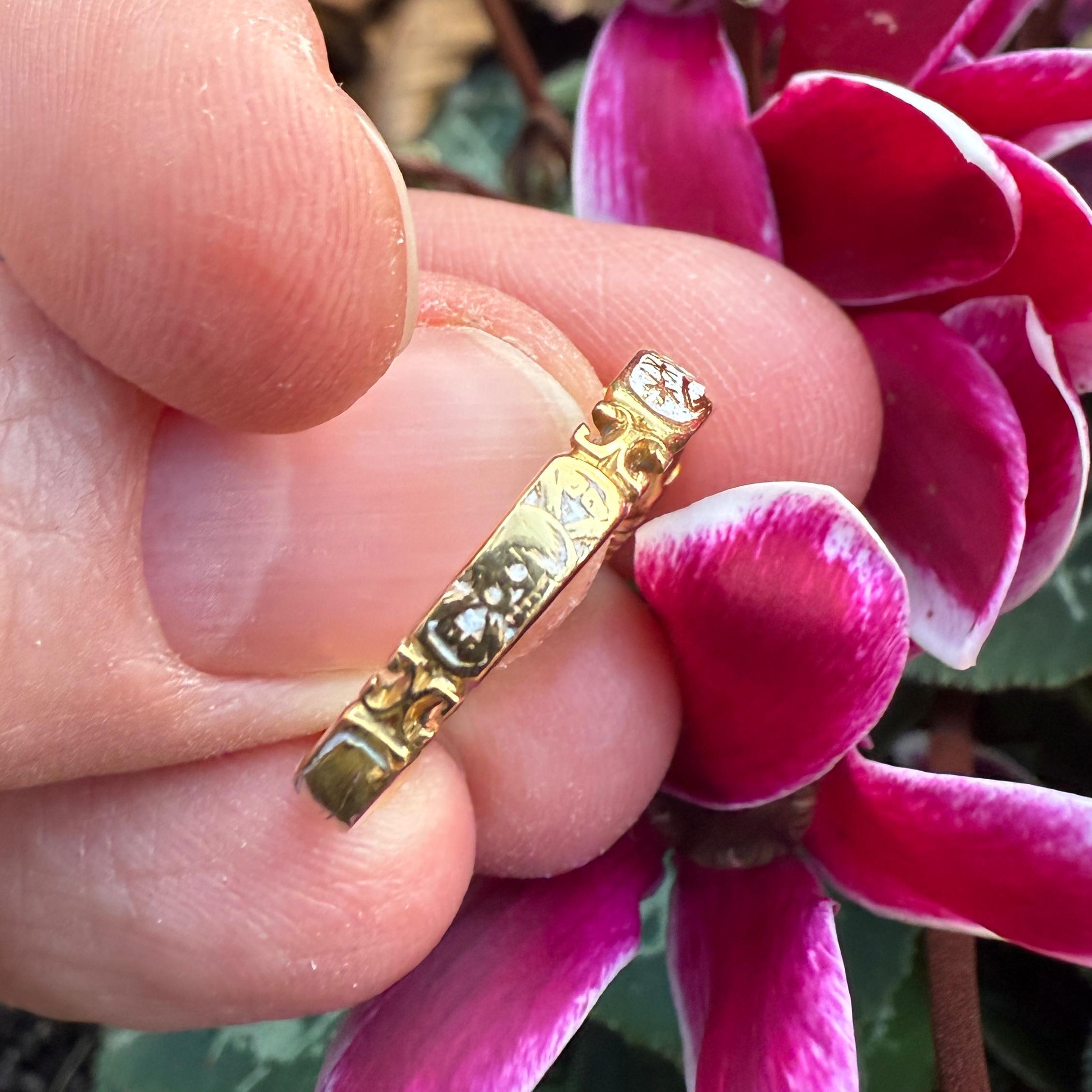 Anillo de Luto de Cristal Stuart con Dispositivos Memento Mori. Inglaterra, siglo XVIII. en venta 9