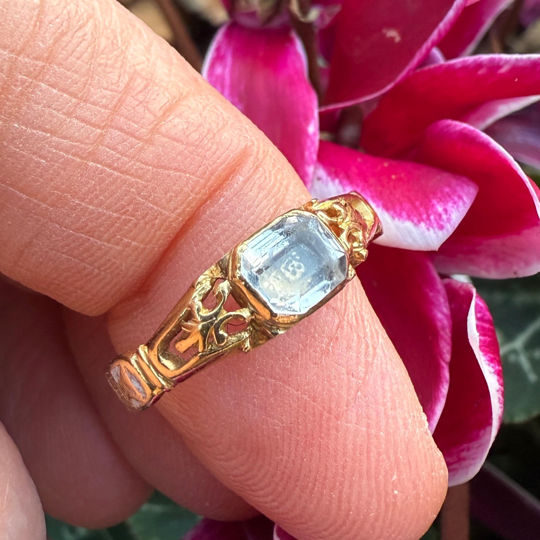 Anillo de Luto de Cristal Stuart con Dispositivos Memento Mori. Inglaterra, siglo XVIII. en venta 2