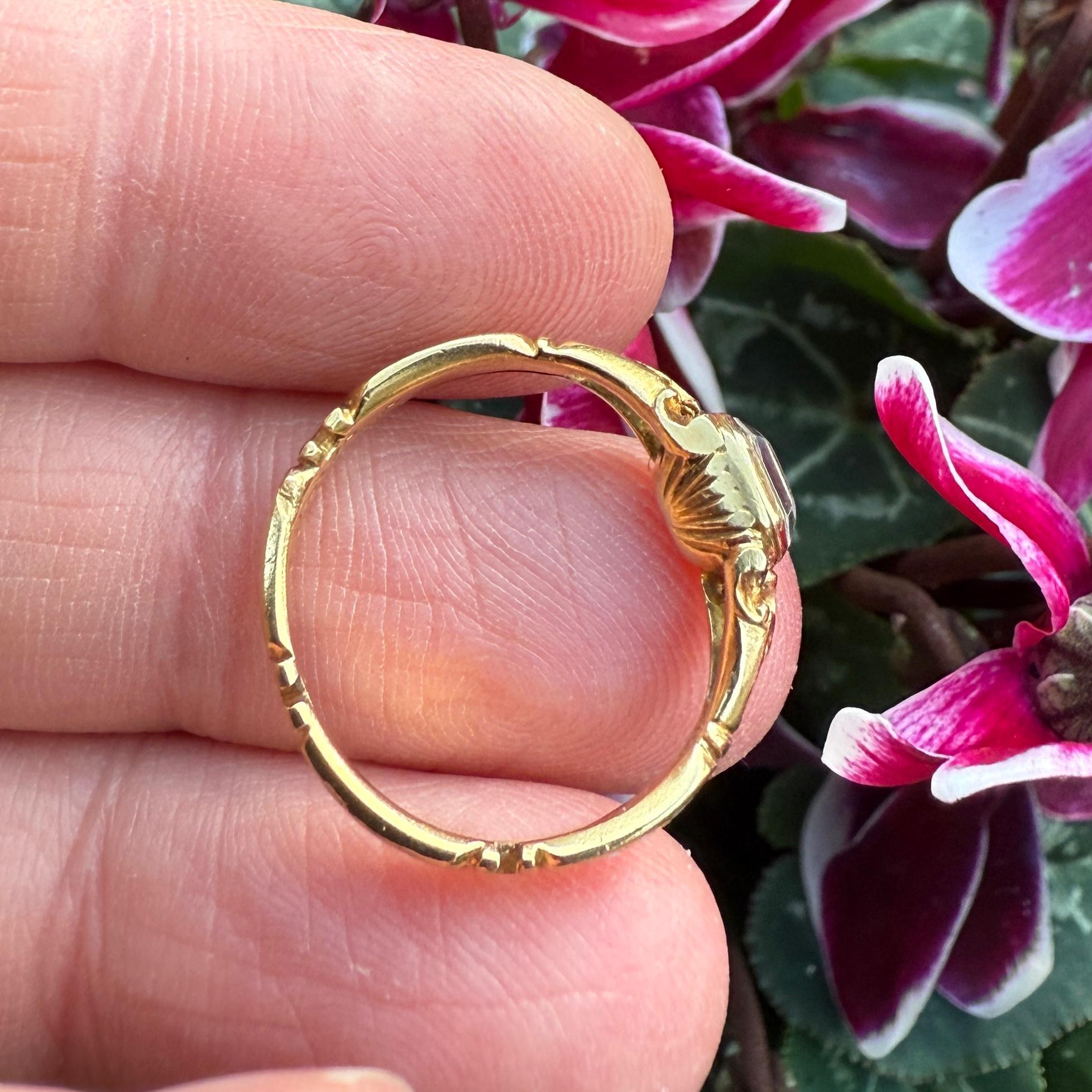 Anillo de Luto de Cristal Stuart con Dispositivos Memento Mori. Inglaterra, siglo XVIII. en venta 5