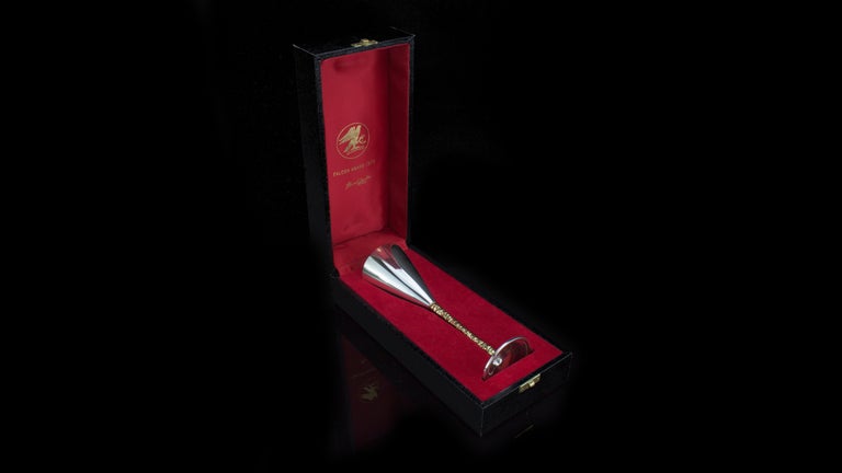 Stuart Devlin Falcon Award 1979 silver champagne flute. Each with conical cup engraved with a small falcon, leading to a textured gilded stem upon a circular splayed foot, within a fitted black case with red lined interior

Measures: Height 42.5