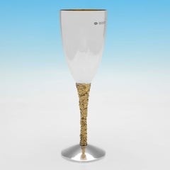 Stuart Devlin – Modernistisches Design aus Sterlingsilber und vergoldeten Champagnerflöten – 1977