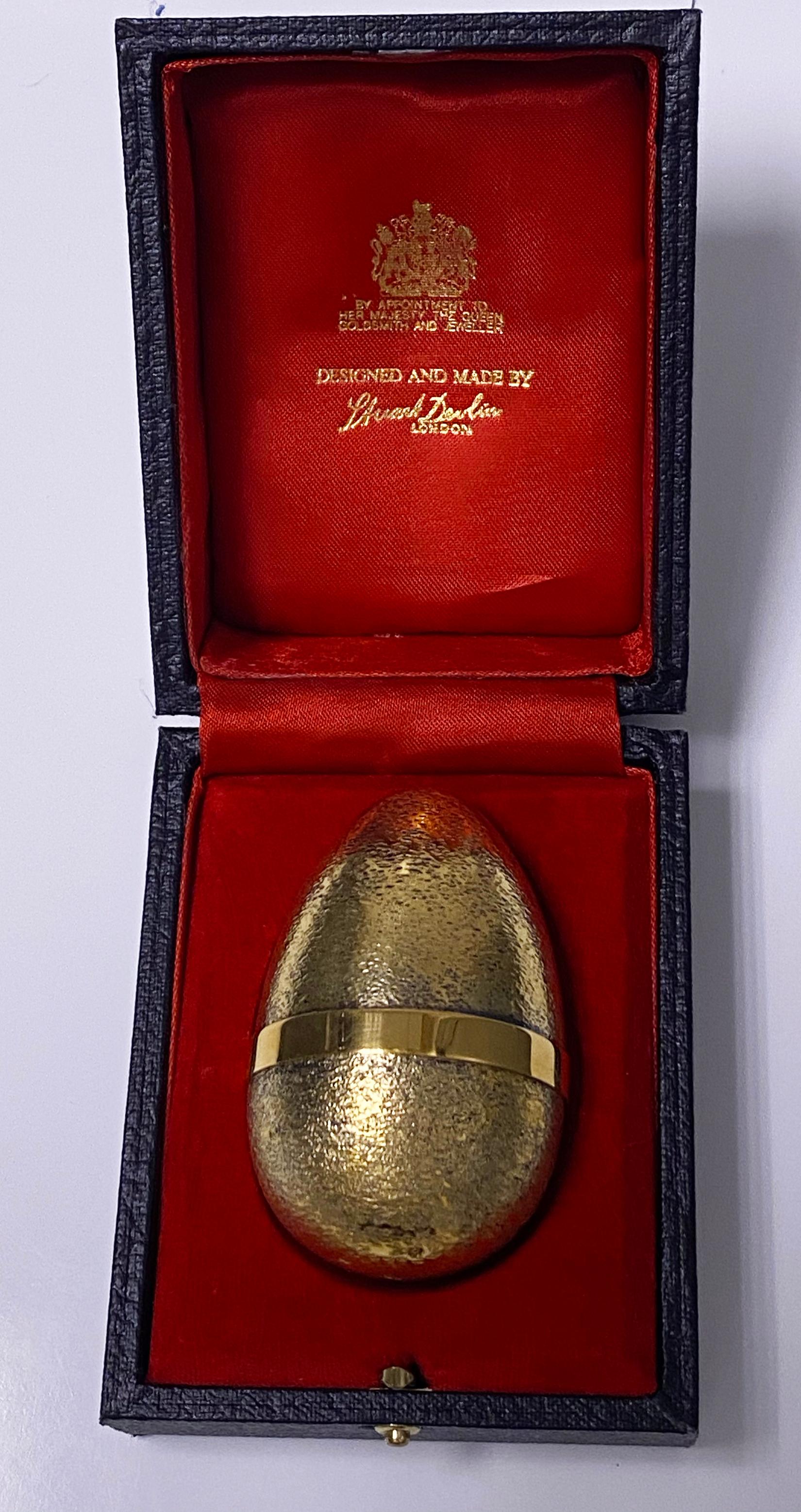 Women's or Men's Stuart Devlin Silver and Enamel Egg, London, 1976