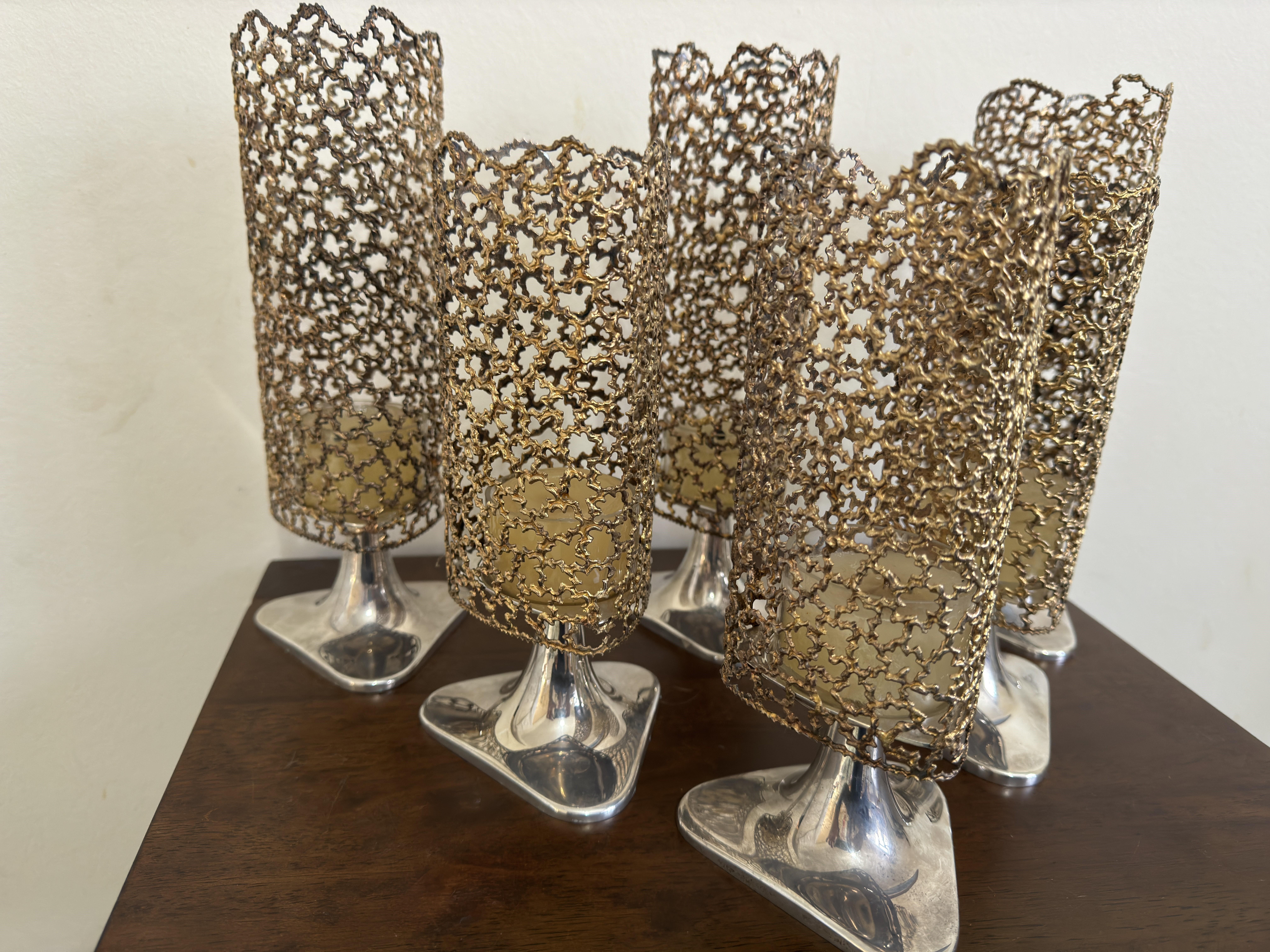 Stuart Devlin Silberne Kerzenständer mit vergoldeten Schirmen - 6er-Set (Moderne der Mitte des Jahrhunderts) im Angebot