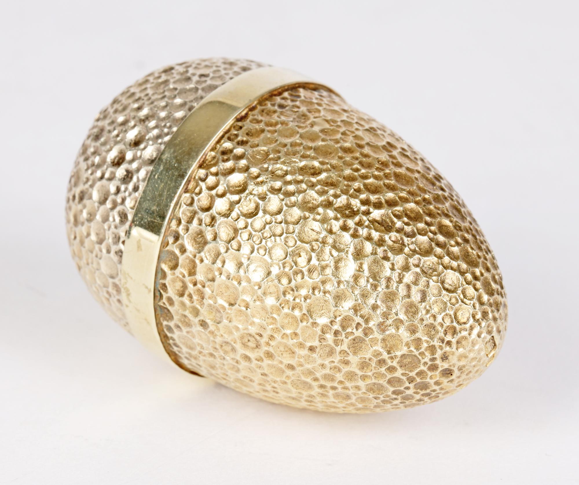 Stuart Devlin Silber vergoldetes neuartiges Ei mit Humming Bird  (Moderne) im Angebot