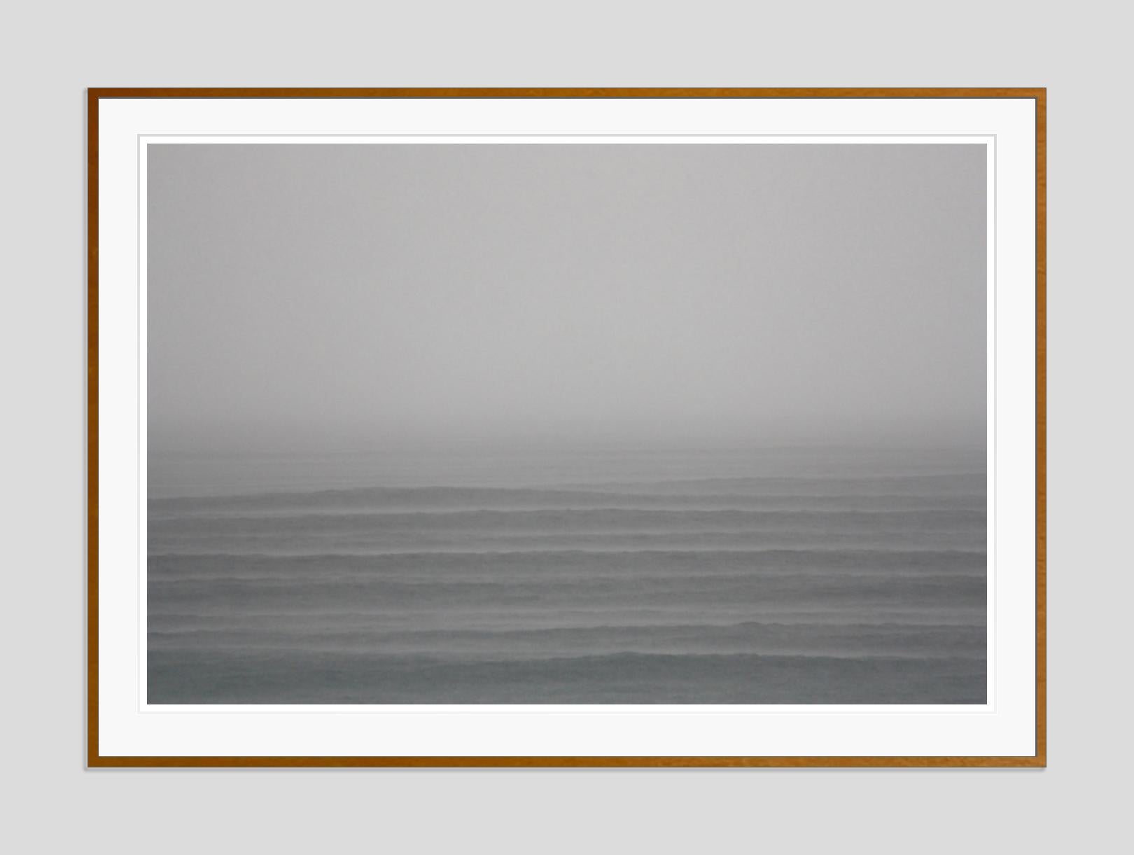 Mare calmo -  Stampa gigante oversize firmata in edizione limitata - Photograph Moderno di Stuart Möller