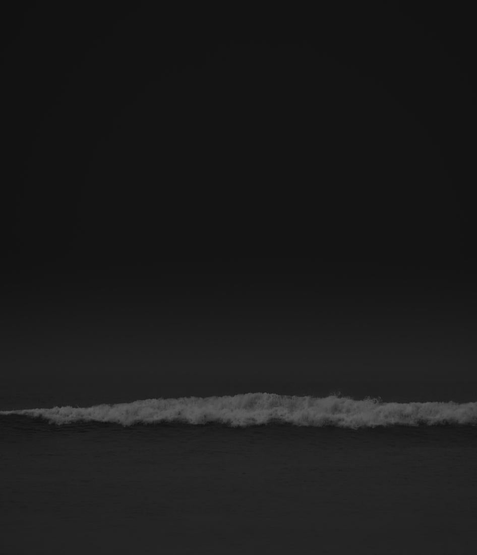 „Dark Wave I“ SIGNED Limitierte Auflage  (Moderne), Photograph, von Stuart Möller