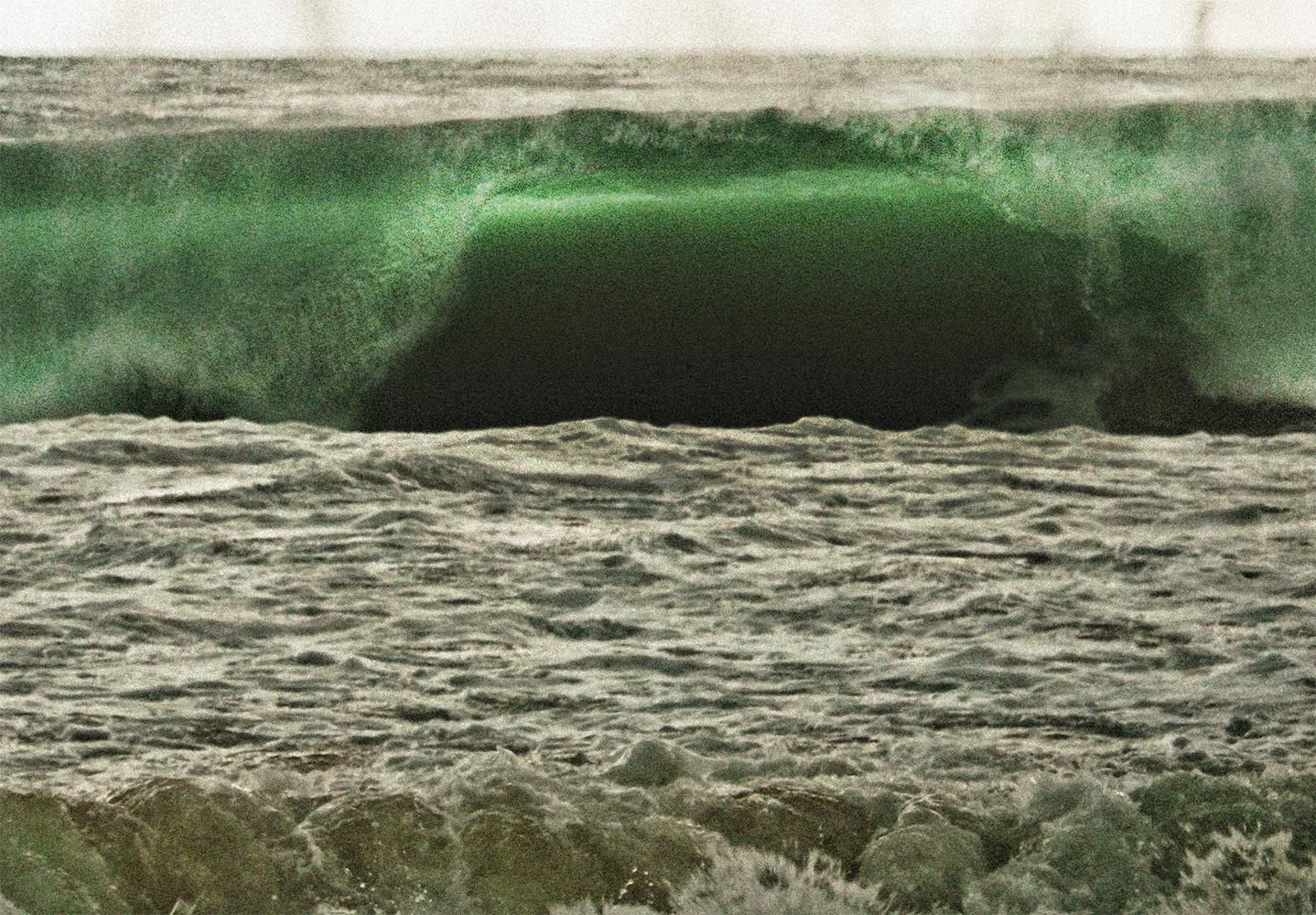 Mare di smeraldo  Stampa fotografica di paesaggio marino firmata in edizione limitata - Photograph di Stuart Möller