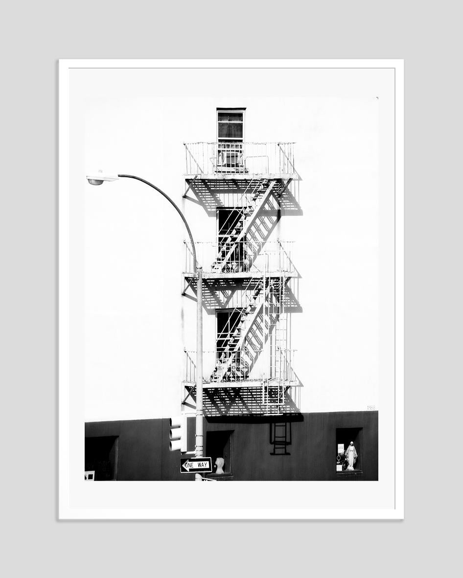 Feuertreppe -  Überformatiger signierter Druck in limitierter Auflage  (Moderne), Photograph, von Stuart Möller