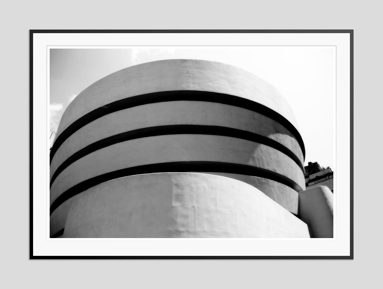 Guggenheim -  Impression surdimensionnée signée édition limitée  - Moderne Photograph par Stuart Möller