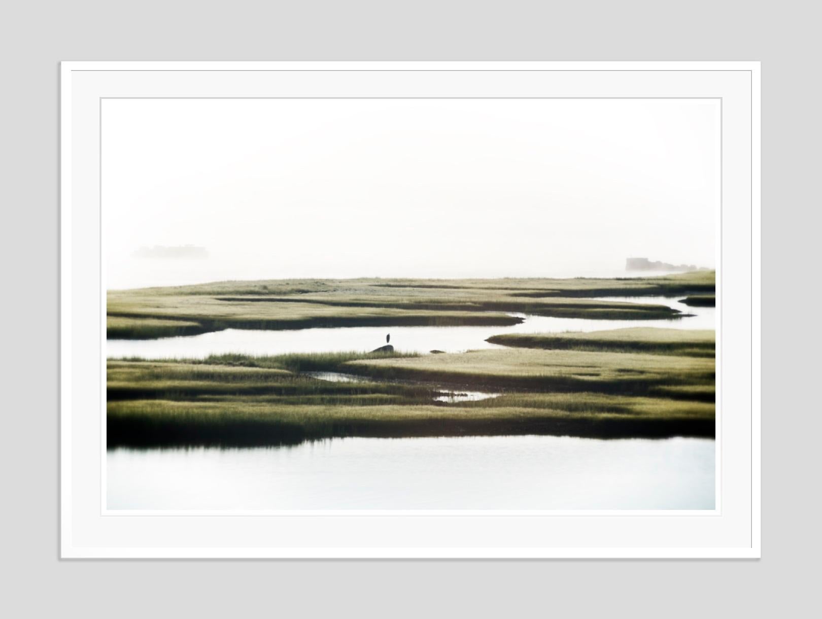 Niebla de Massachusetts -  Edición limitada firmada de gran tamaño - Color Photograph Beige de Stuart Möller