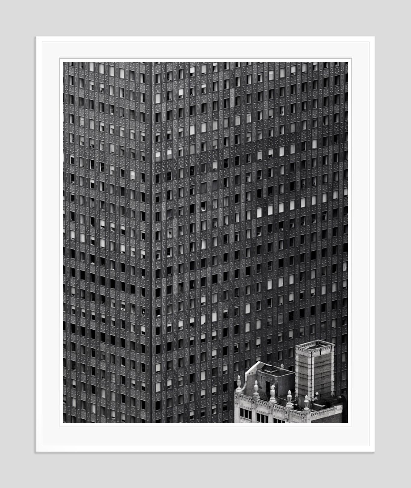 Glitter New York  Impression surdimensionnée signée édition limitée - Photograph de Stuart Möller