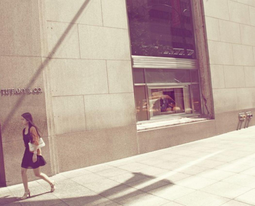 Tiffanys 

2013

A young woman passes by the infamous diamond & jewellery store, Tiffany’s in New York, with yellow NYC cabs reflected in one of its show windows. 2013

by Stuart Möller

Born in Kabul, part German and Anglo-Indian and having grown