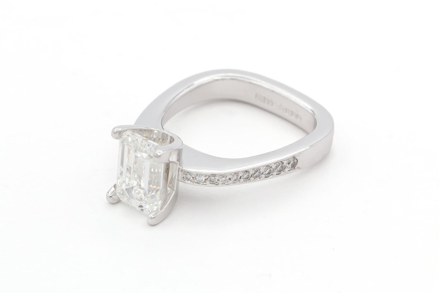 Stuart Moore GIA Certified Platinum & Emerald Cut Diamond Engagement Ring Set For Sale 5