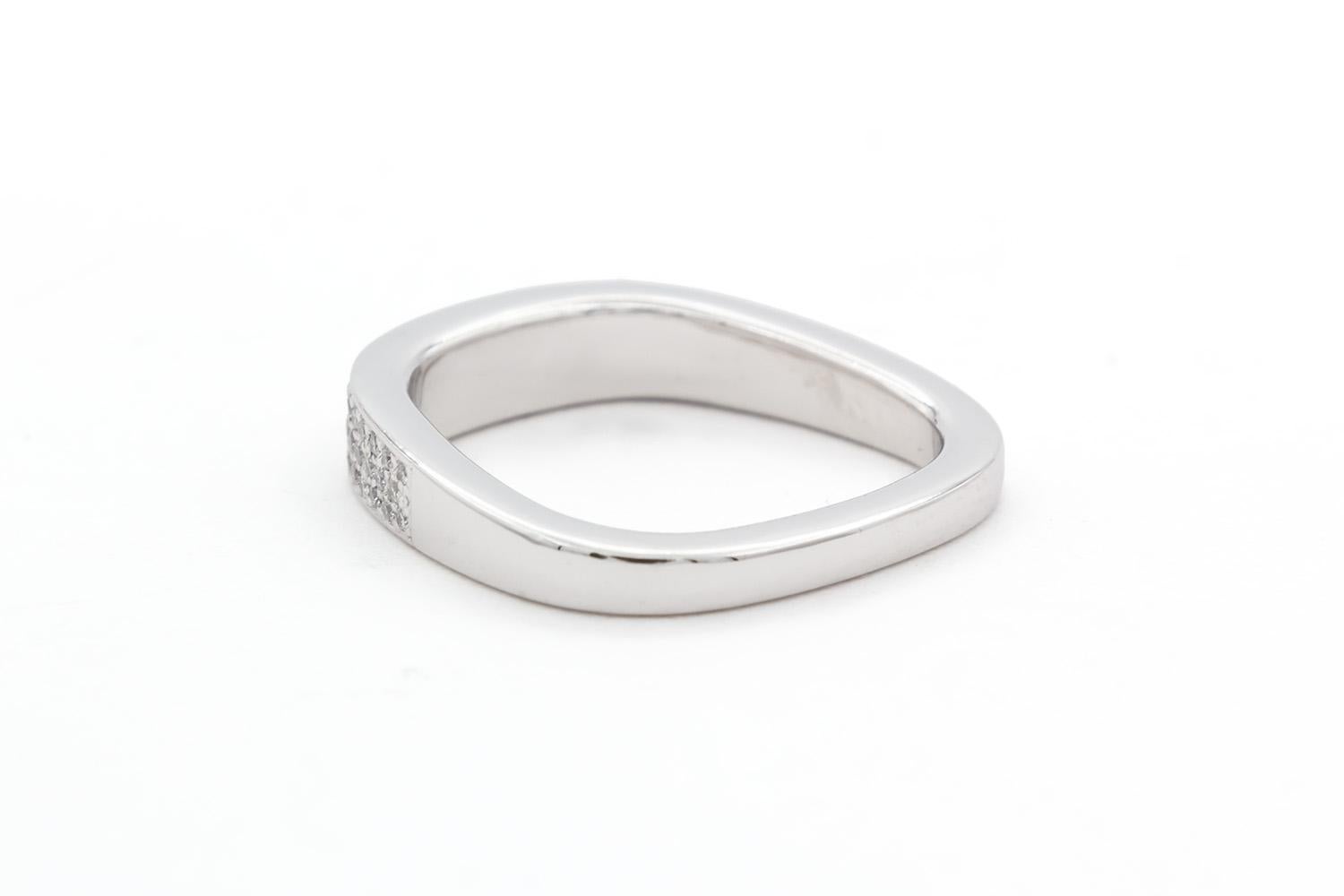 Stuart Moore GIA Certified Platinum & Emerald Cut Diamond Engagement Ring Set For Sale 9