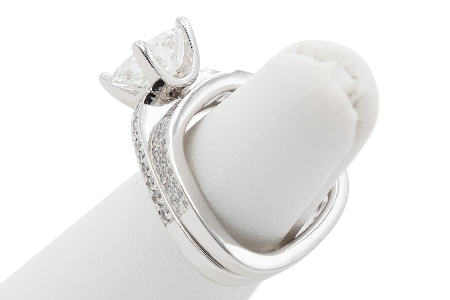 Stuart Moore GIA Certified Platinum & Emerald Cut Diamond Engagement Ring Set For Sale 12