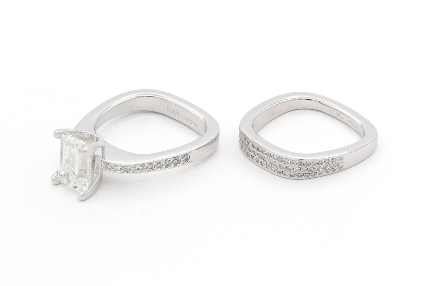 Taille émeraude Stuart Moore, bague de fiançailles en platine et diamants taille émeraude certifiés GIA en vente