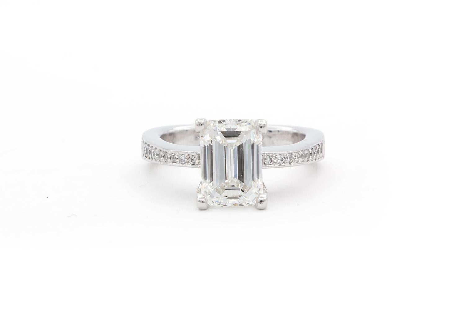 Stuart Moore GIA Certified Platinum & Emerald Cut Diamond Engagement Ring Set For Sale 1