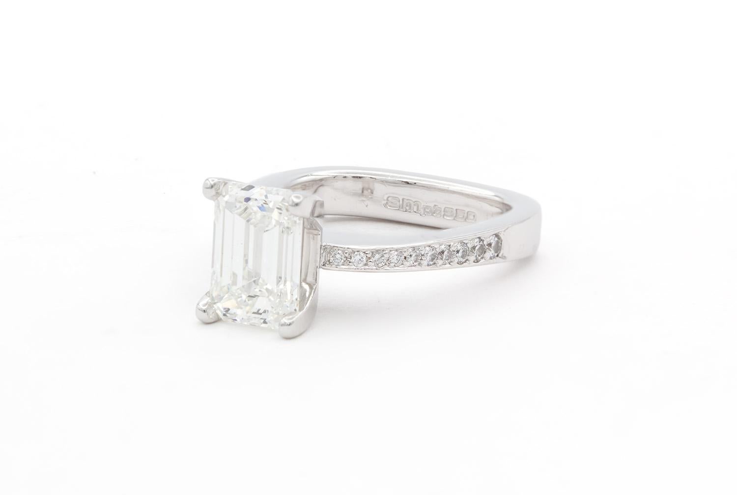 Stuart Moore GIA Certified Platinum & Emerald Cut Diamond Engagement Ring Set For Sale 2