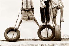 3 roues. Par Stuart Redler. Photographie en noir et blanc. Inde
