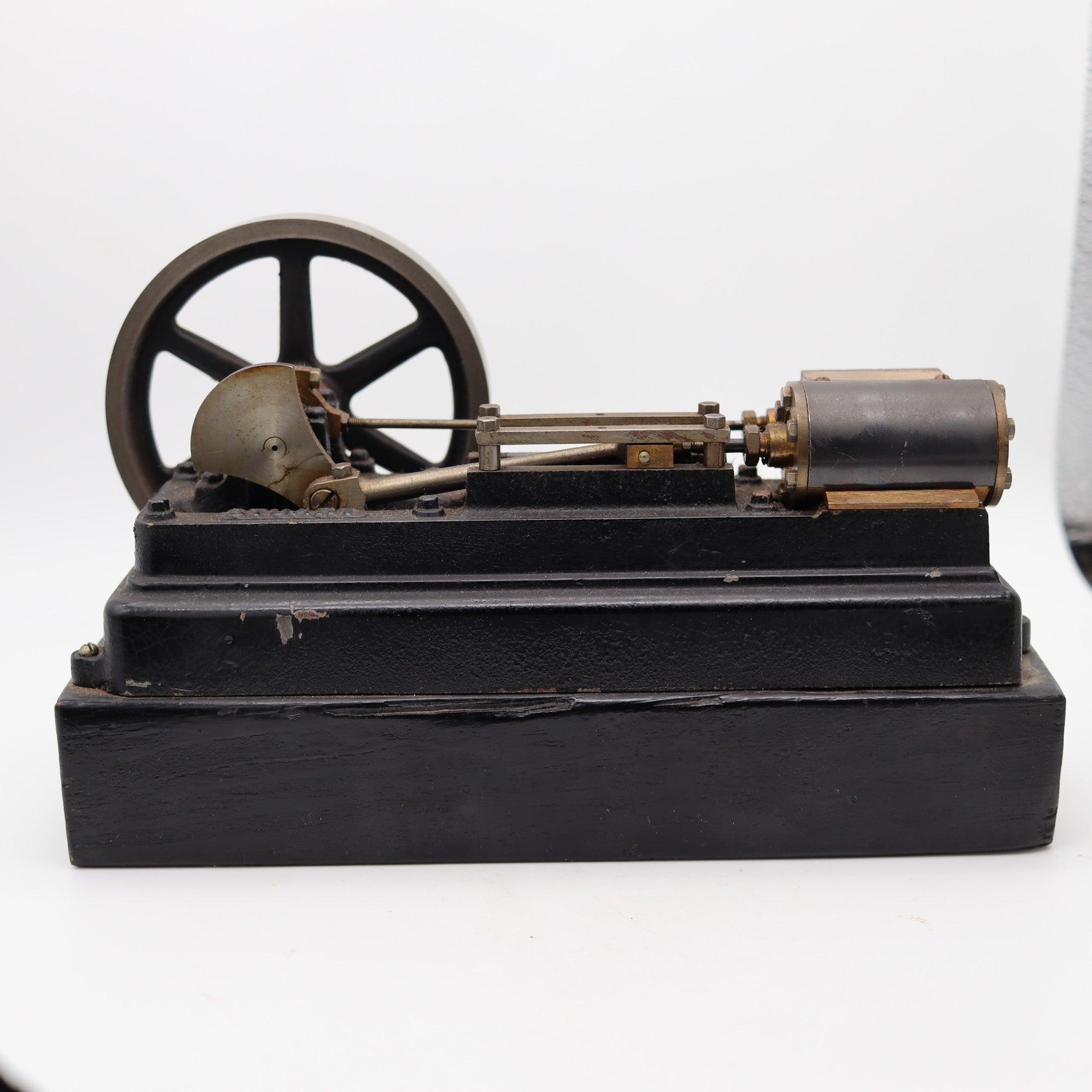 STUART TURNER 1898-1906 England Antikes funktionstüchtiges Motor-Schreibtischmodell (19. Jahrhundert) im Angebot