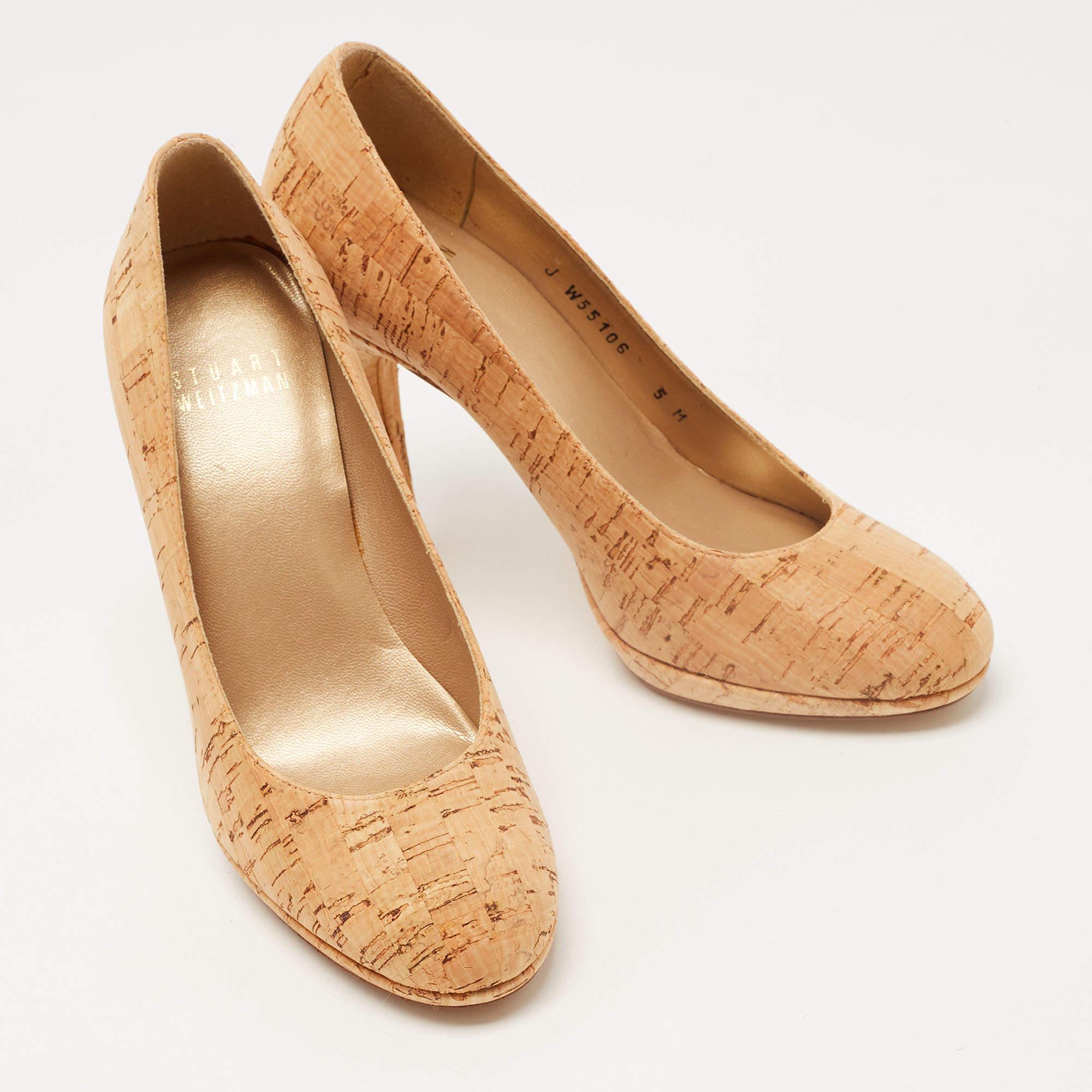 Stuart Weitzman escarpins à bout rond en liège beige, taille 35,5 Pour femmes en vente