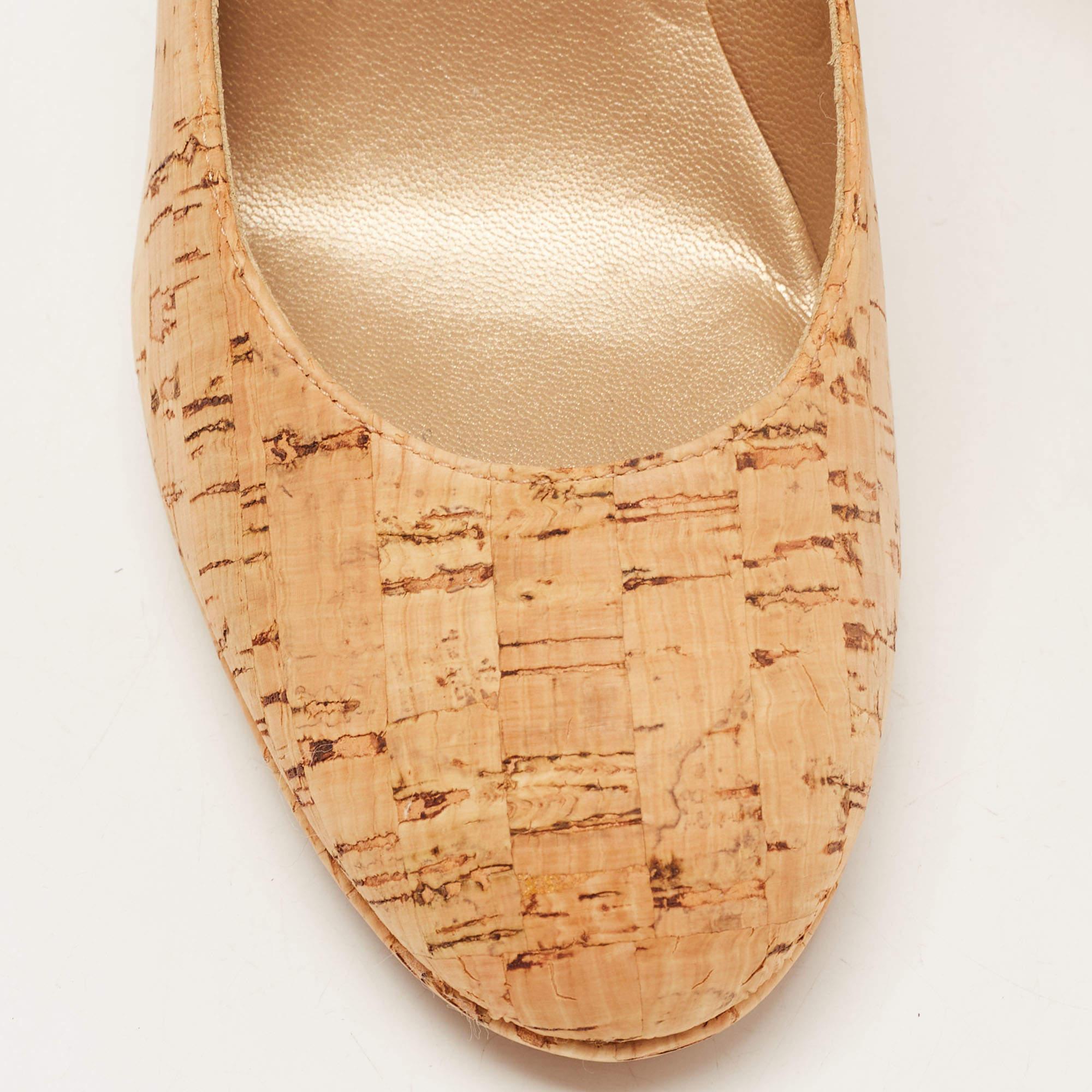 Stuart Weitzman escarpins à bout rond en liège beige, taille 35,5 en vente 2