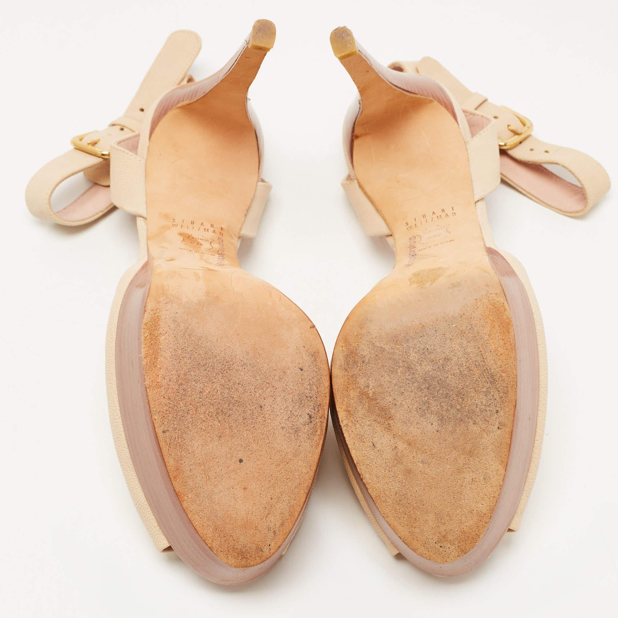 Stuart Weitzman - Sandales à plateforme en cuir beige avec bride à la cheville, taille 39 1