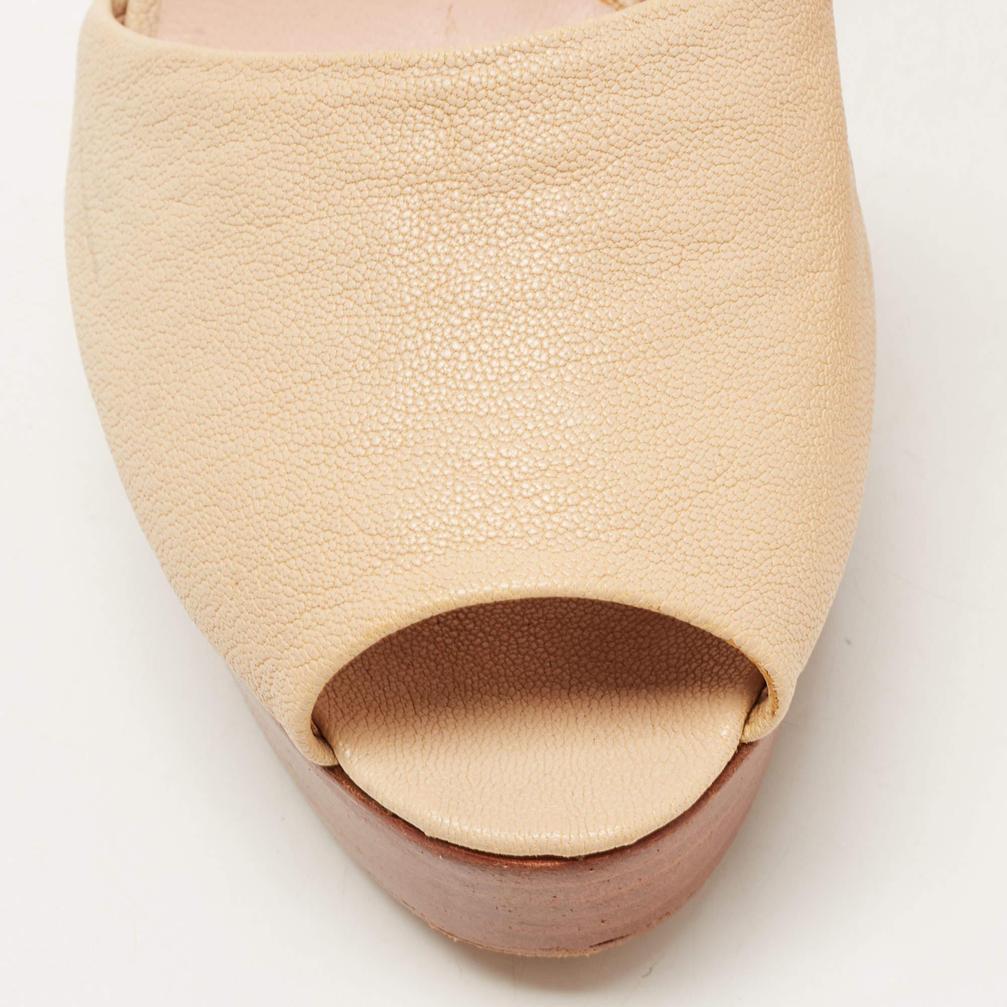 Stuart Weitzman - Sandales à plateforme en cuir beige avec bride à la cheville, taille 39 3