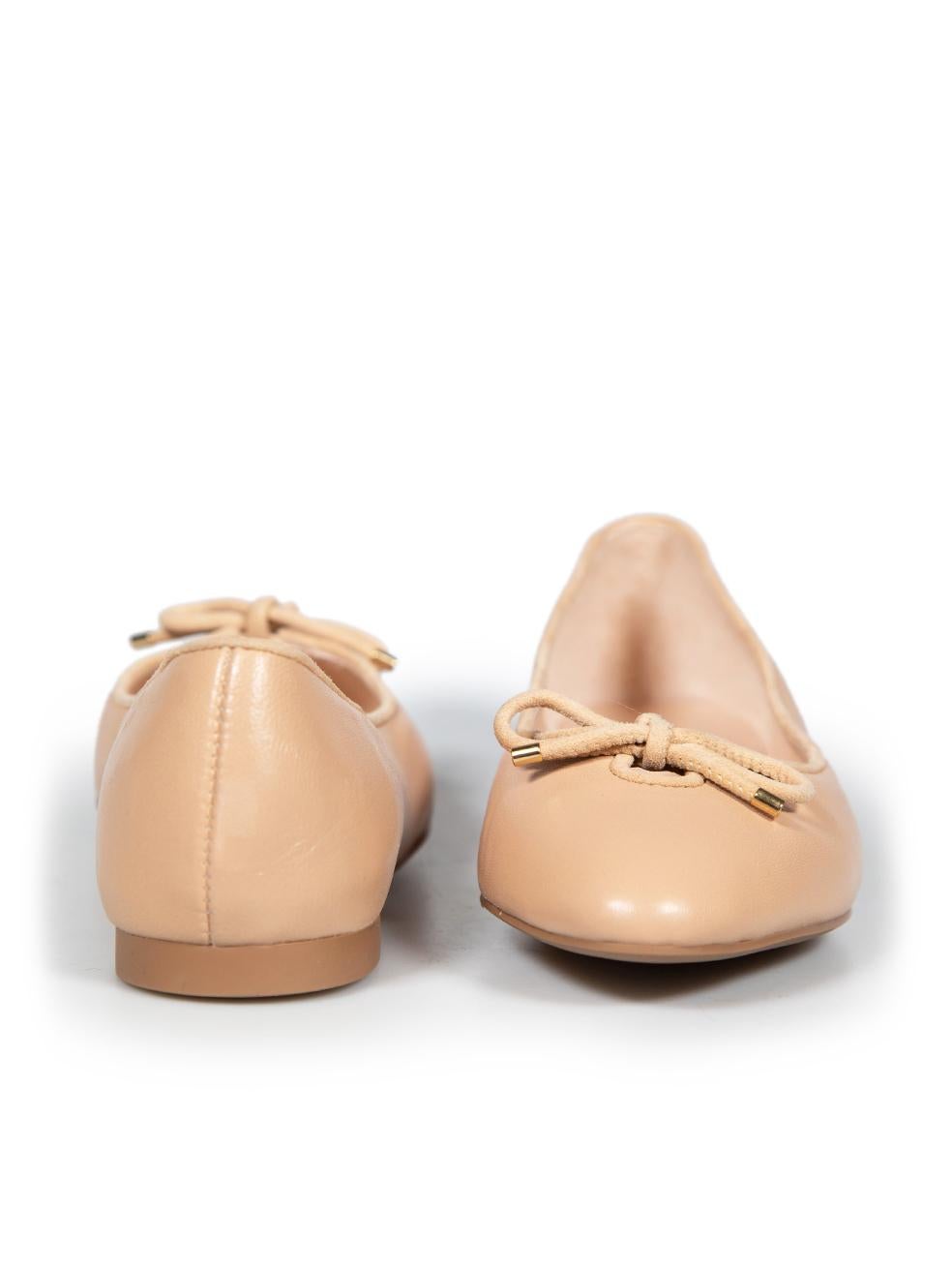 Stuart Weitzman Beige Leather Bow Front Flats Size EU 36.5 In Excellent Condition For Sale In London, GB