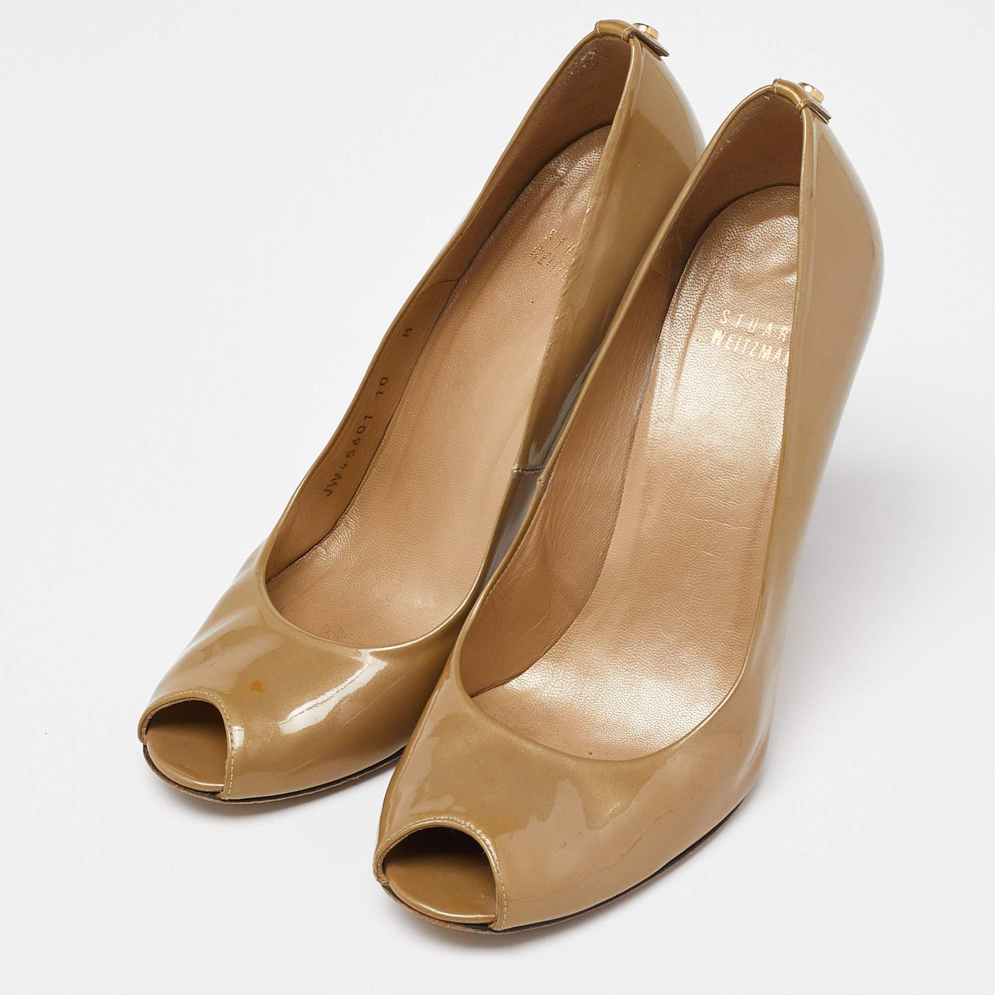 Haz una declaración de estilo chic con estos zapatos de salón de diseño. Presentan tacones resistentes y suelas duraderas perfectas para tus salidas a la moda
