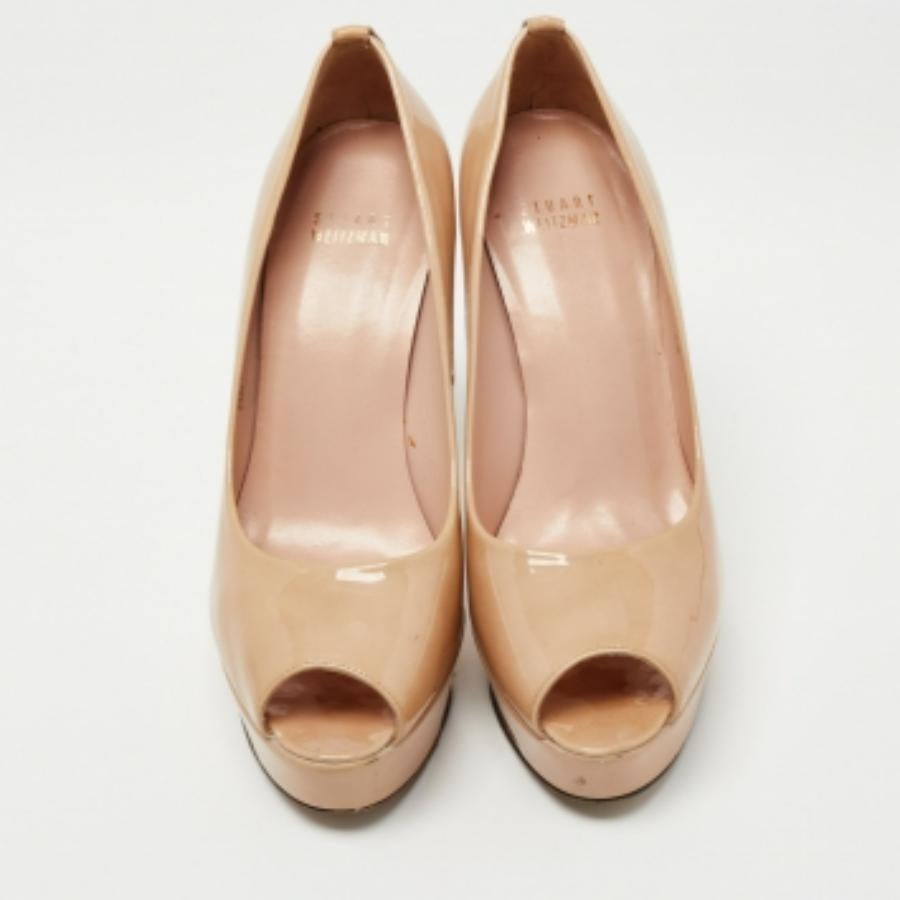 Stuart Weitzman Beige Patent Leather Platform Peep Toe Pumps Taglia 38 in vendita 3