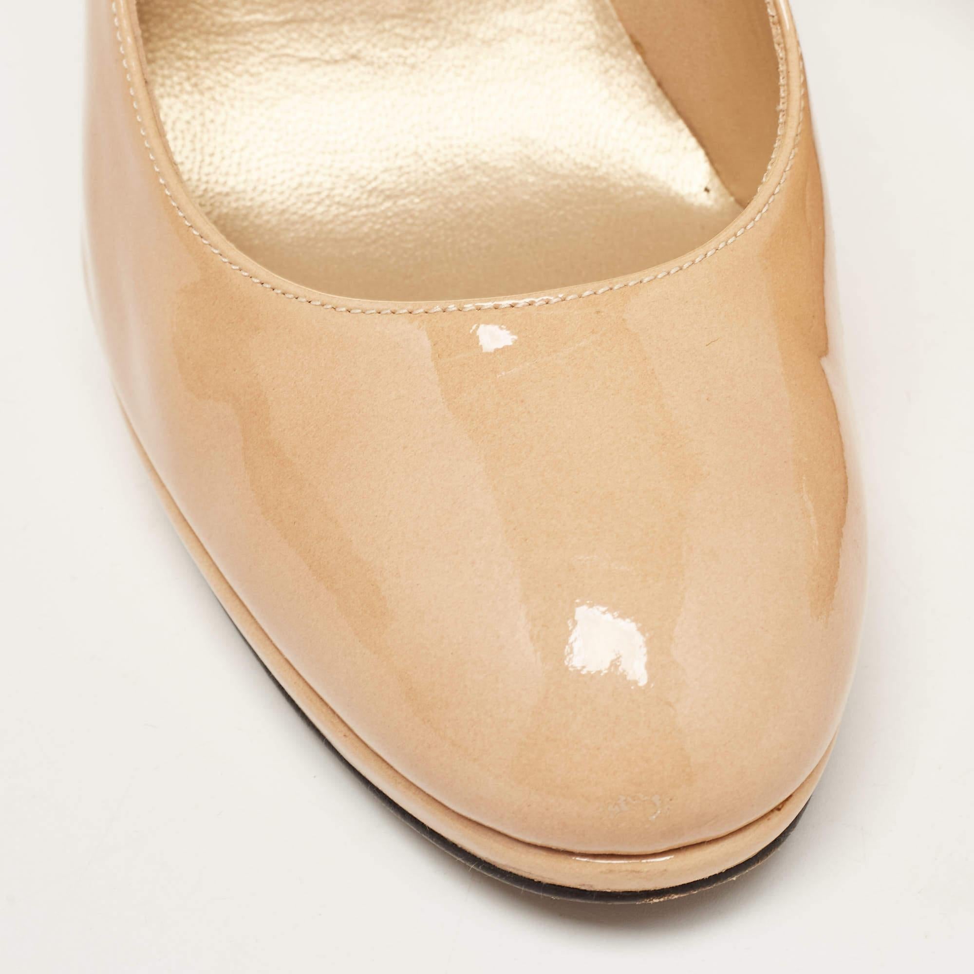 Stuart Weitzman Pumps in pelle verniciata beige taglia 38 in vendita 2