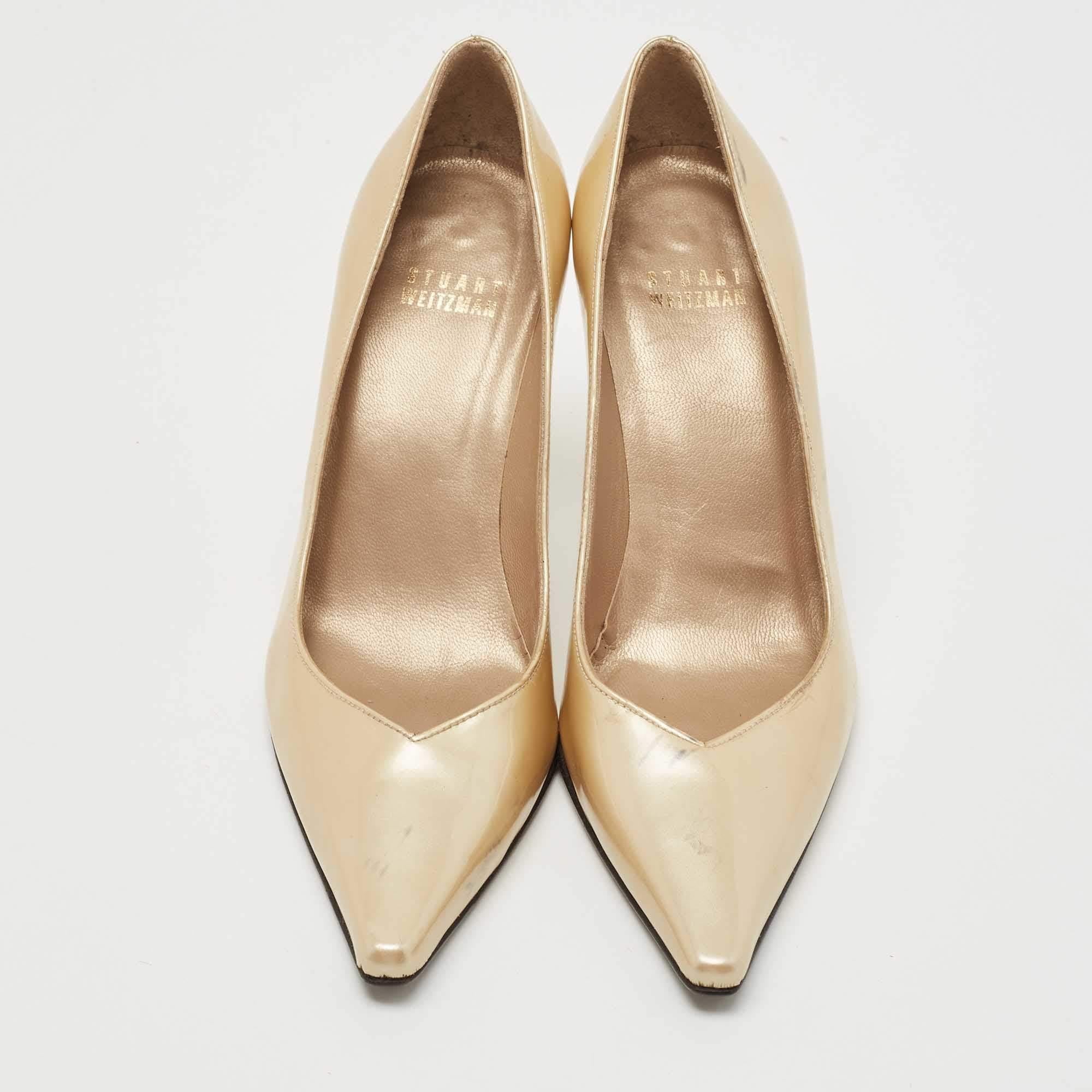 Stuart Weitzman Bombas de charol beige talla 36 Beige en venta