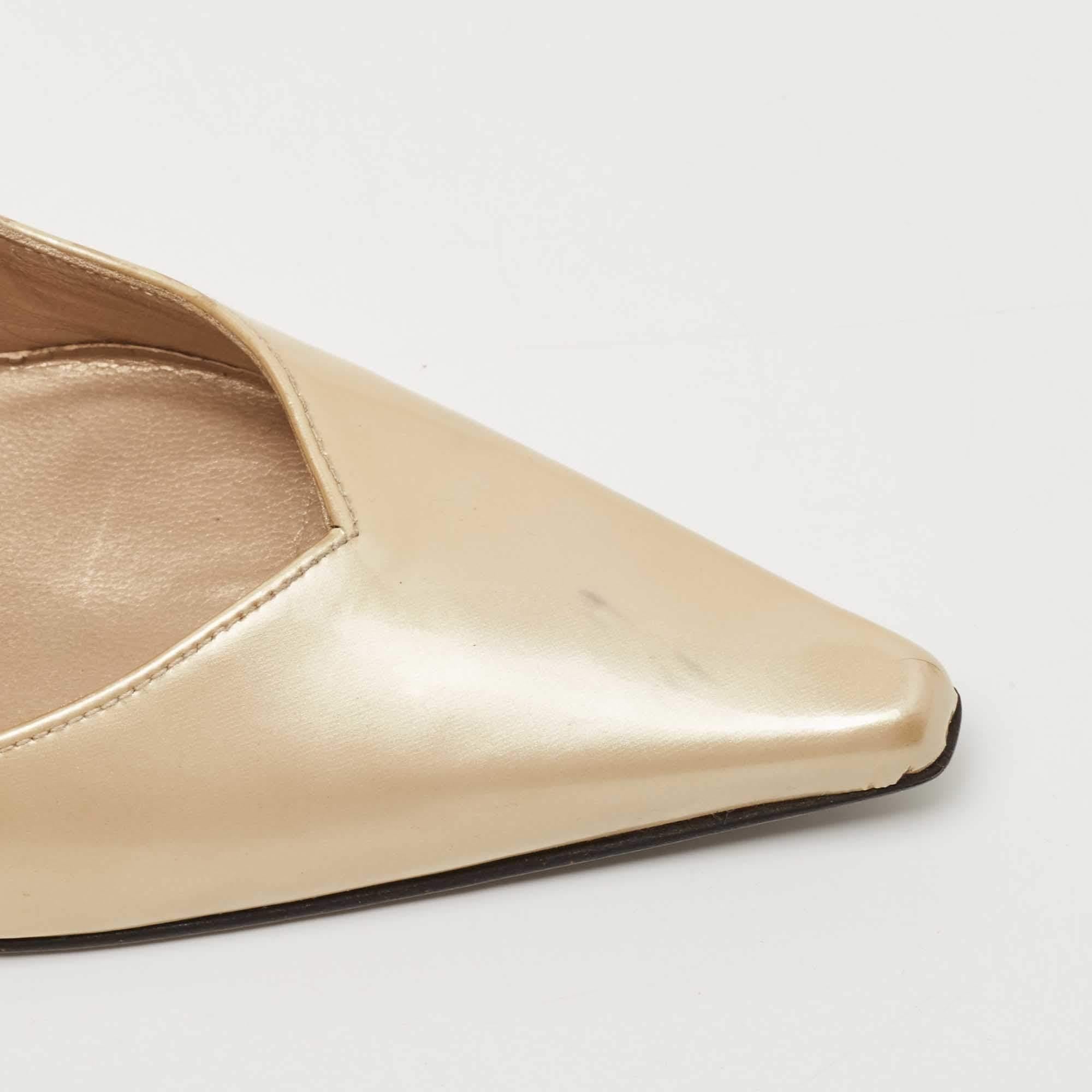 Stuart Weitzman Bombas de charol beige talla 36 en venta 2