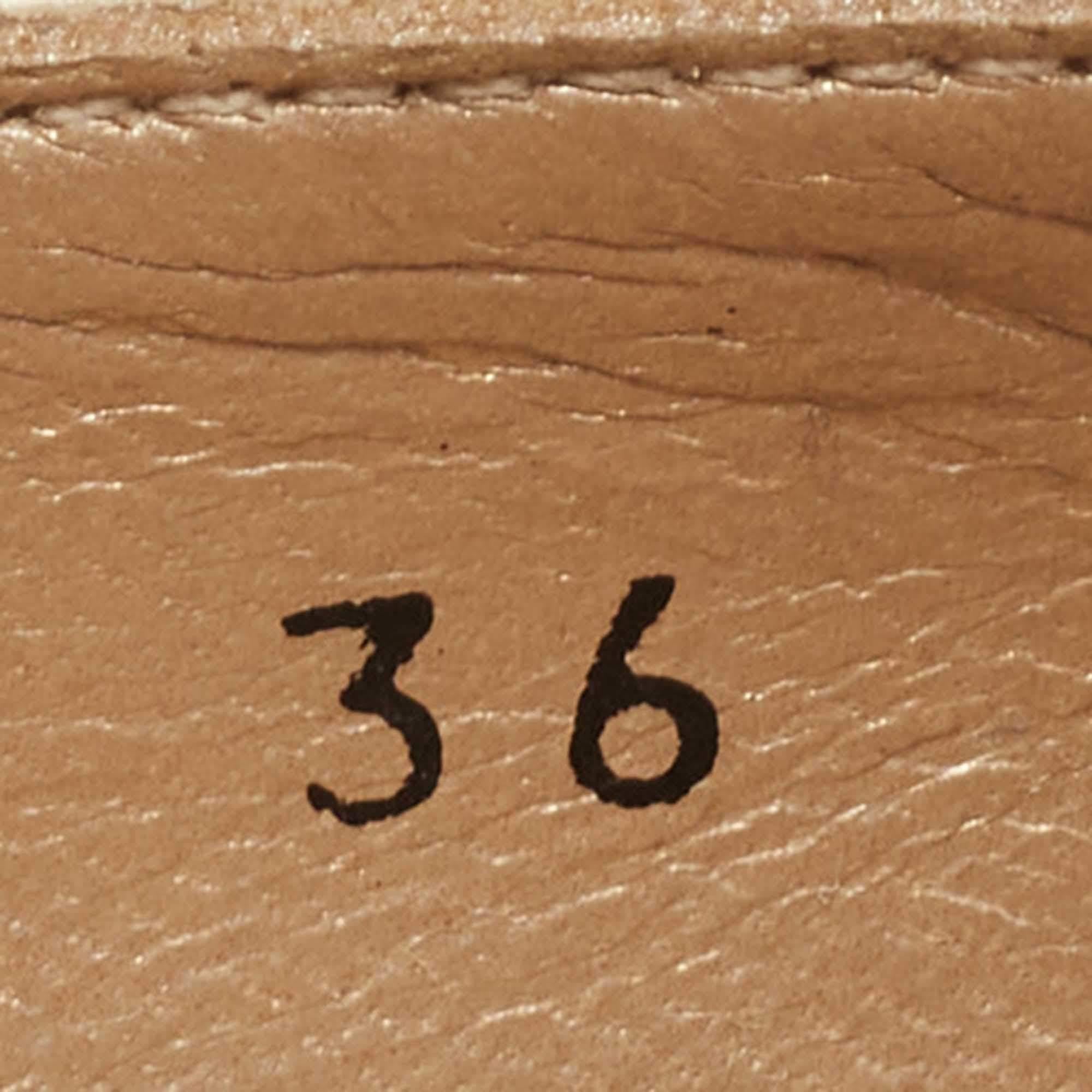 Stuart Weitzman Bombas de charol beige talla 36 en venta 3