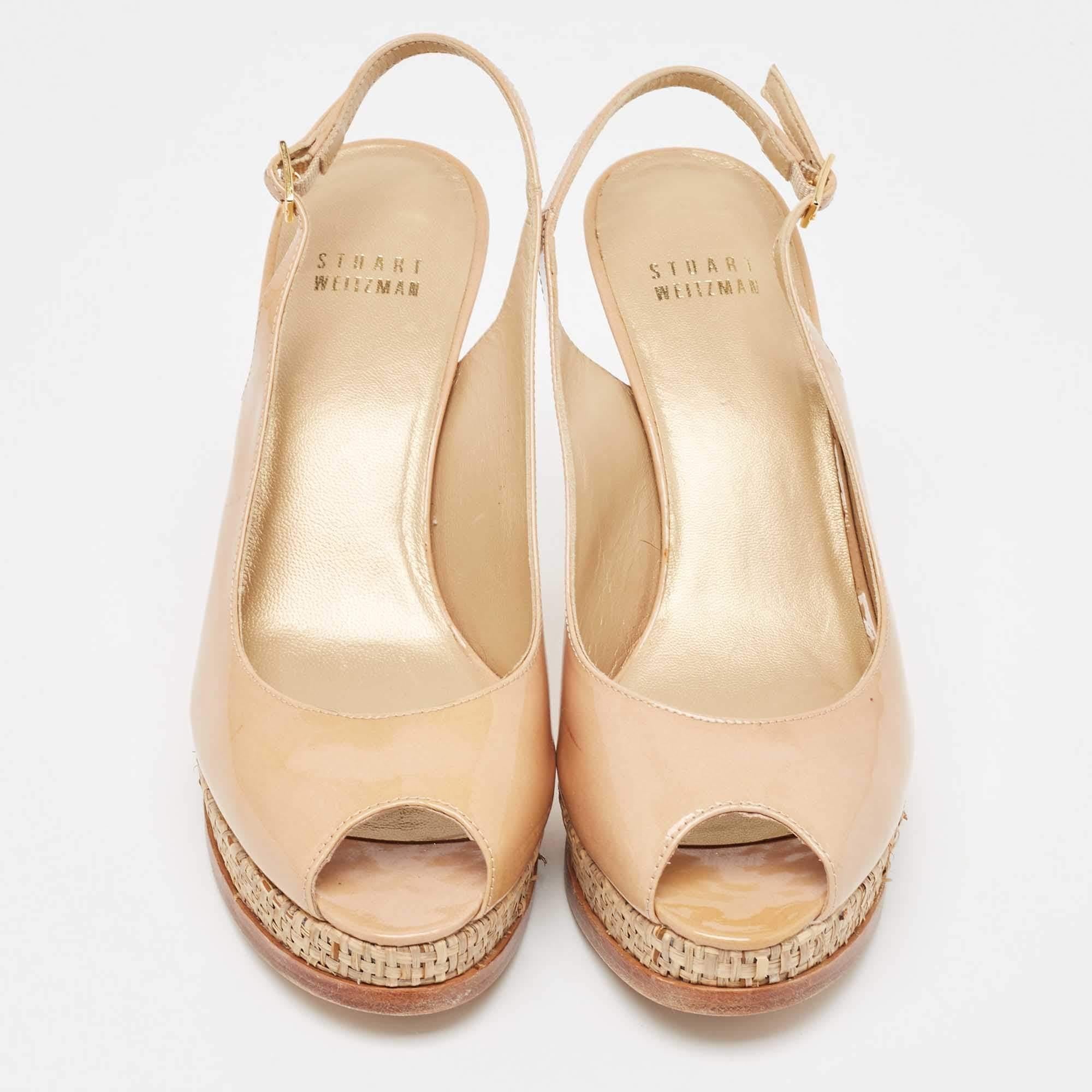 Beige Stuart Weitzman escarpins à plateforme en cuir verni beige, taille 38 en vente
