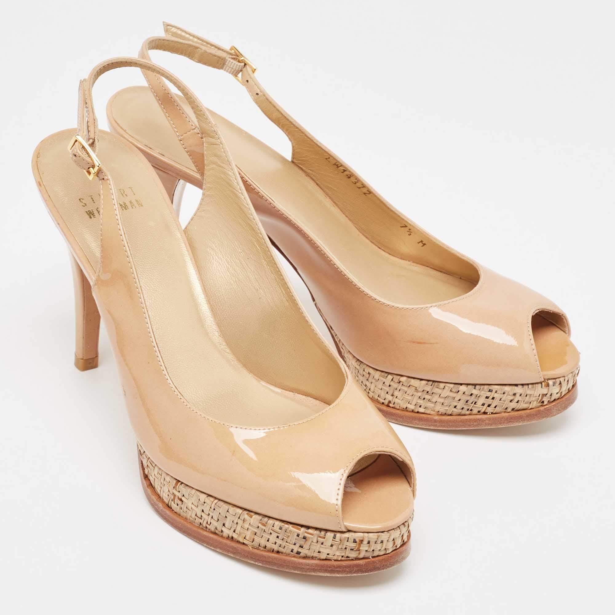 Stuart Weitzman escarpins à plateforme en cuir verni beige, taille 38 Bon état - En vente à Dubai, Al Qouz 2