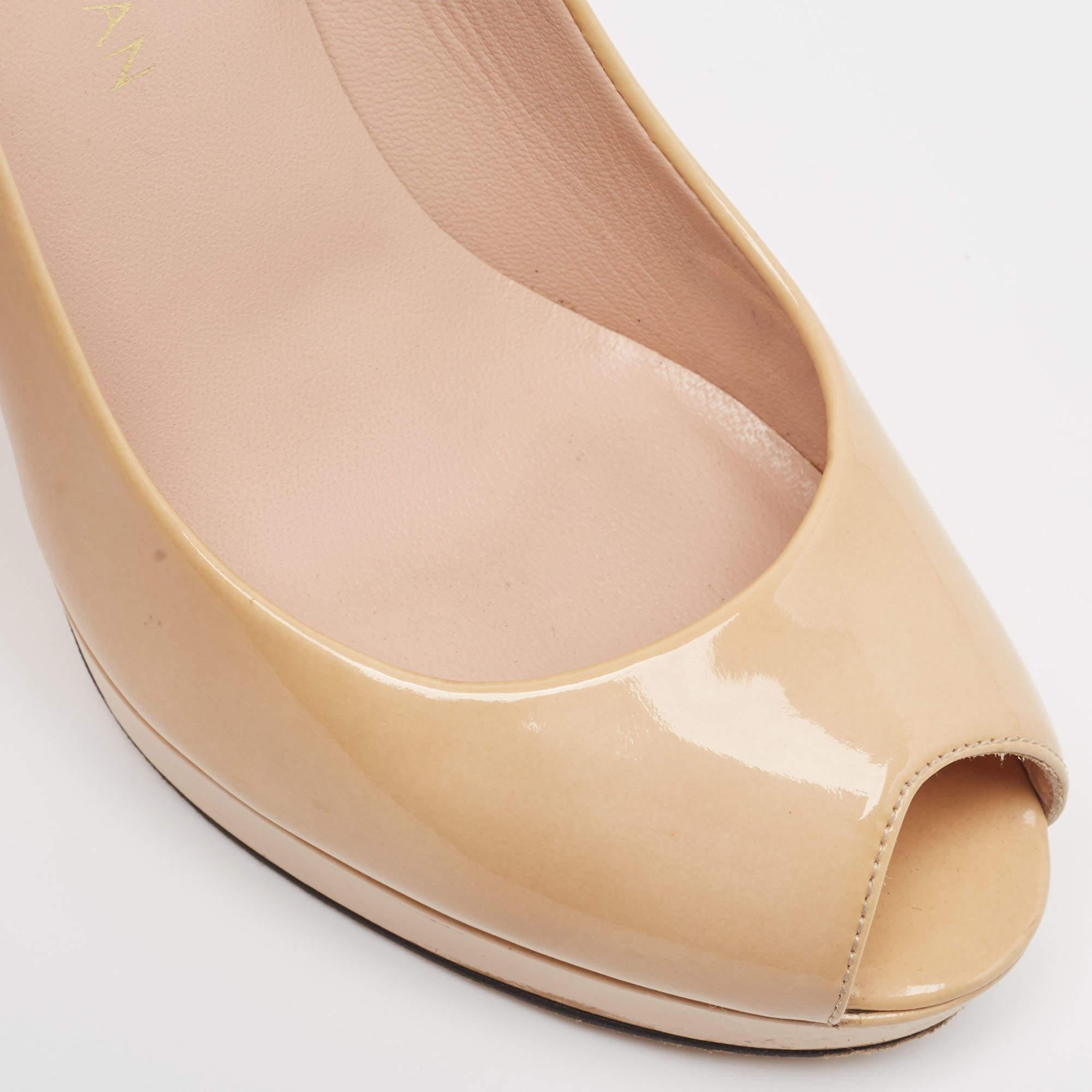 Stuart Weitzman escarpins à bout ouvert beige, taille 37,5 en vente 2