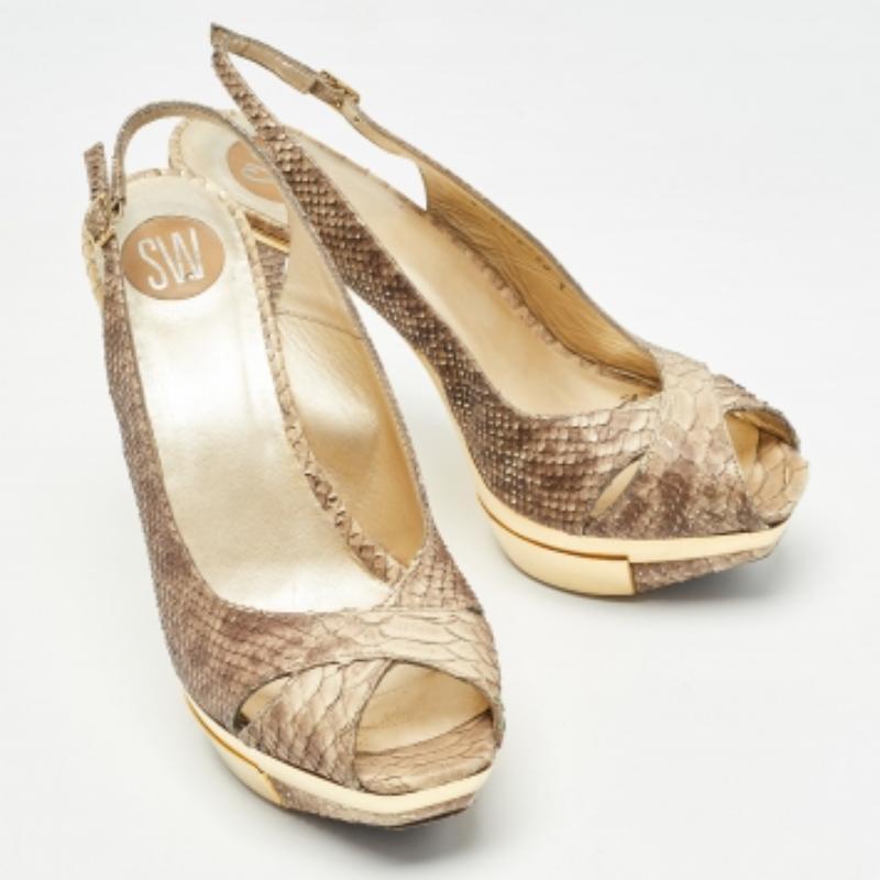 Donna Stuart Weitzman in pelle goffrata di pitone beige  Décolleté Taglia 38,5 in vendita