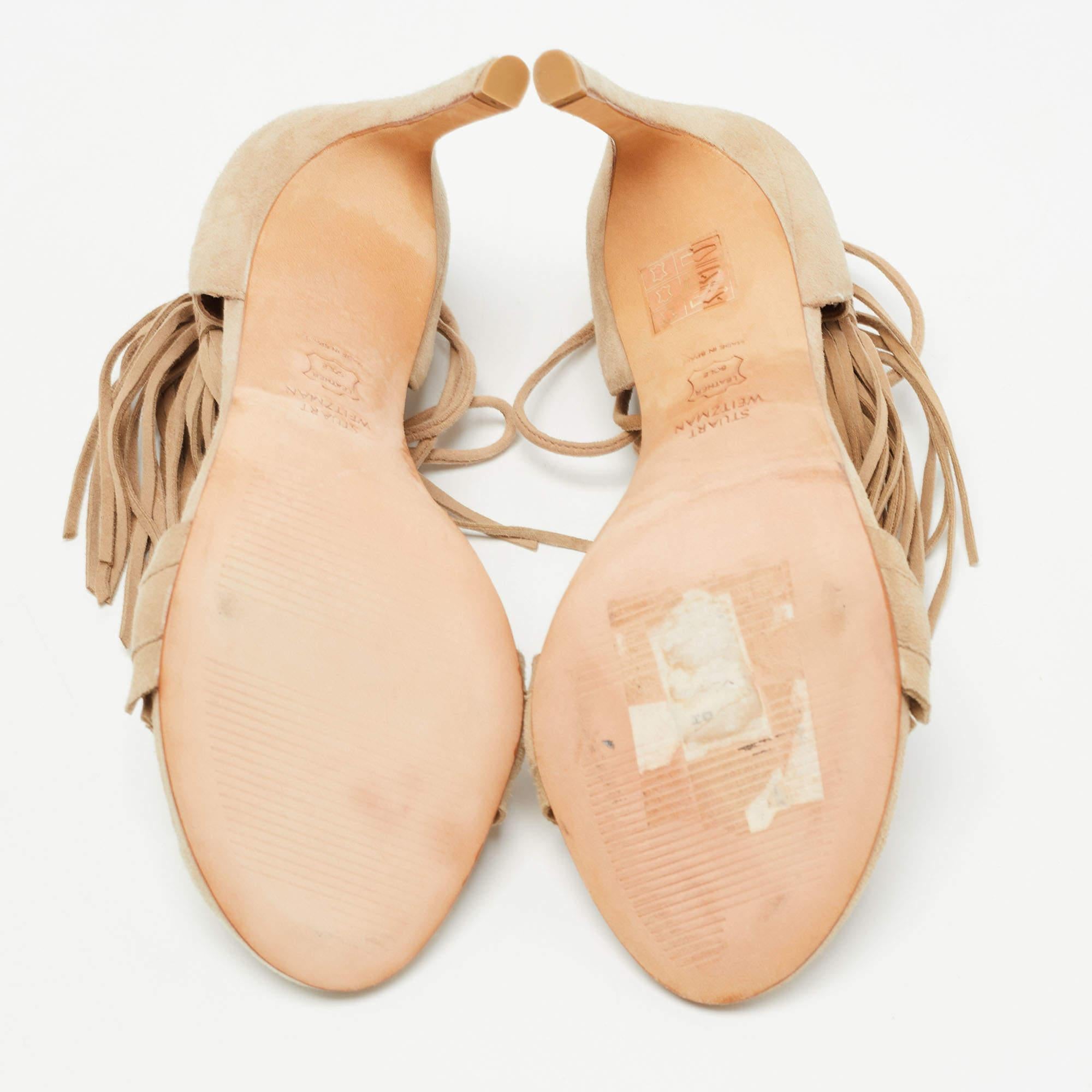 Stuart Weitzman Sandalias tobilleras con flecos de ante beige talla 36 en venta 1