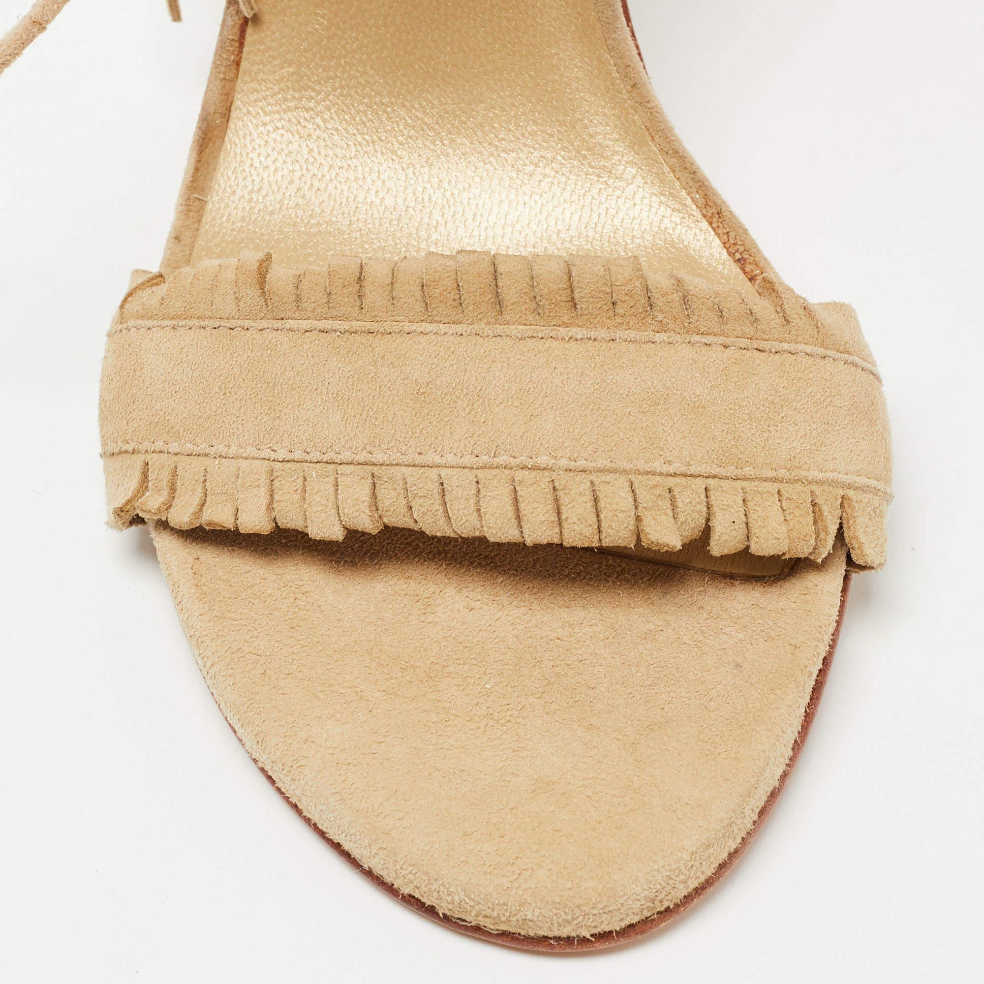 Stuart Weitzman Sandalias tobilleras con flecos de ante beige talla 36 en venta 3